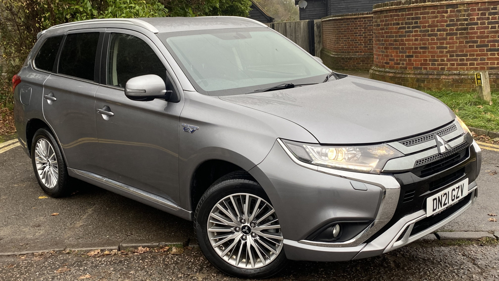 Main listing image - Mitsubishi Outlander