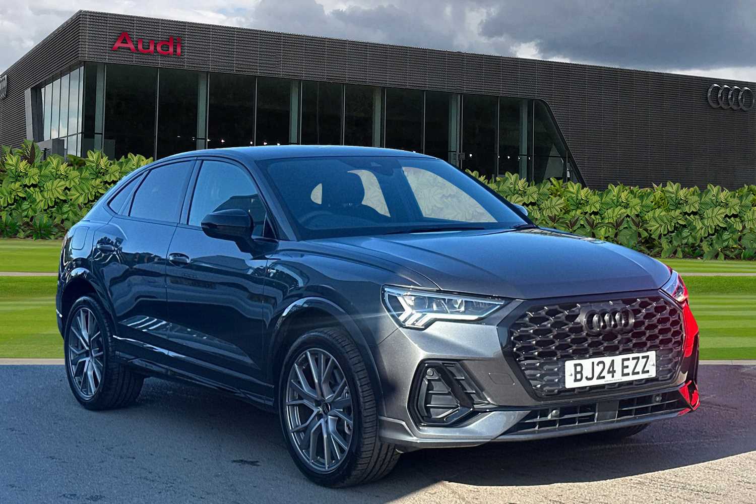 Main listing image - Audi Q3