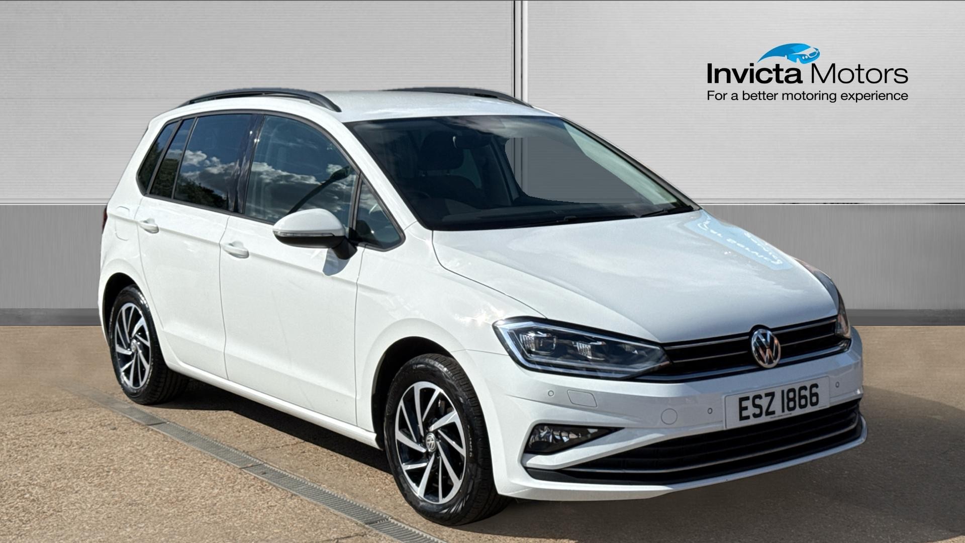 Main listing image - Volkswagen Golf SV