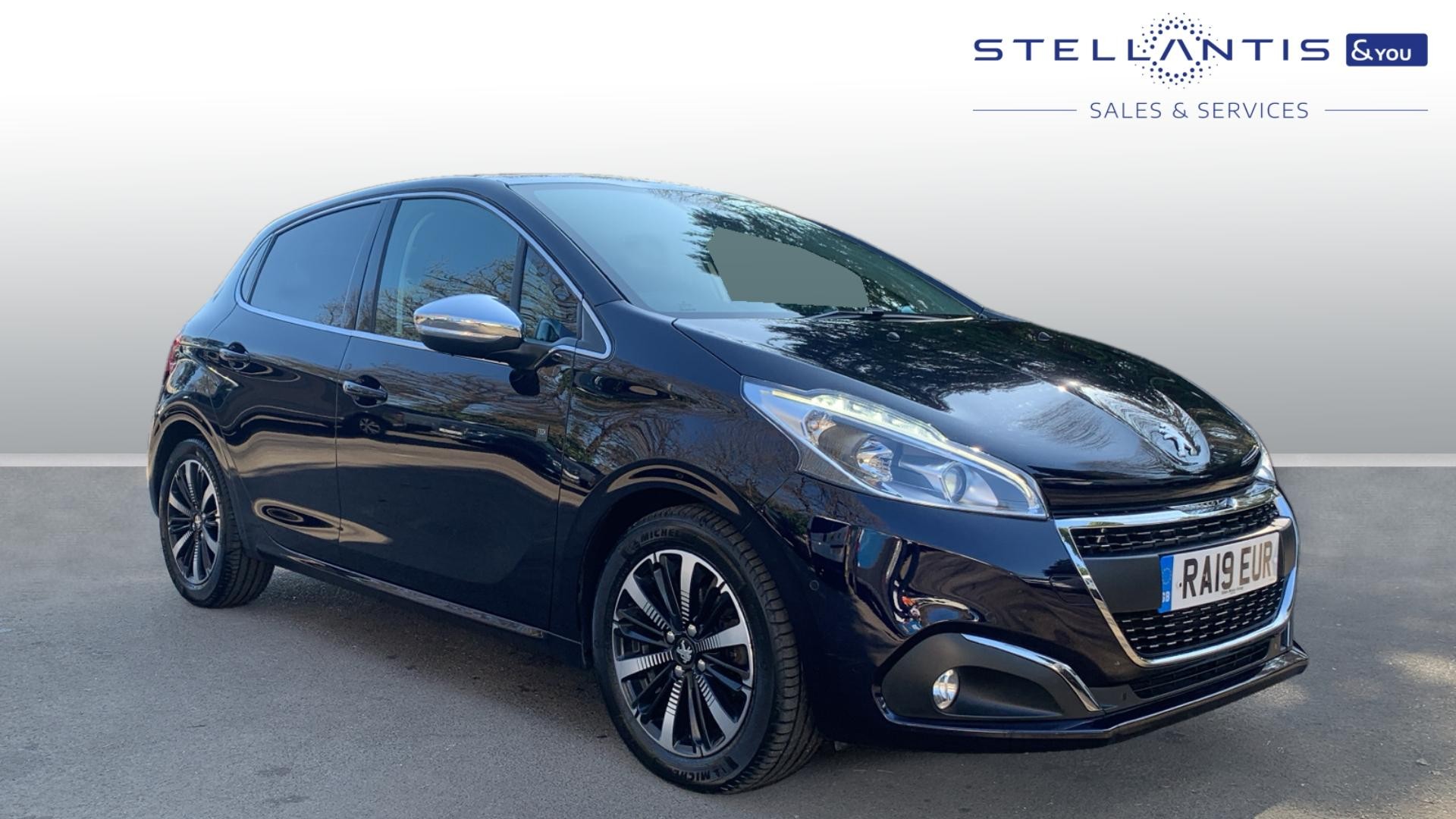 Main listing image - Peugeot 208