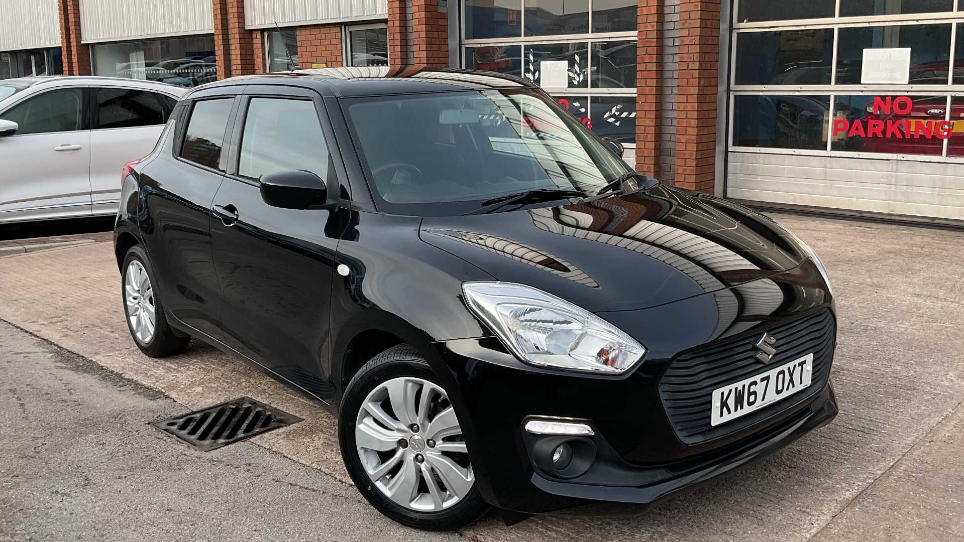 Main listing image - Suzuki Swift