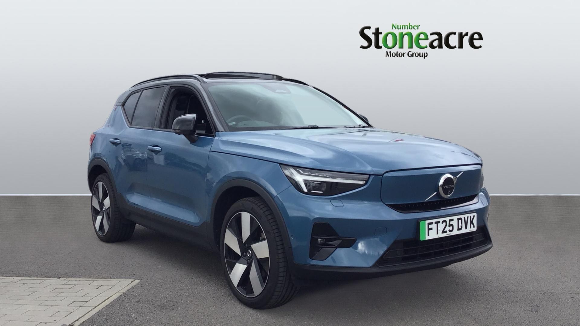 Main listing image - Volvo Ex40