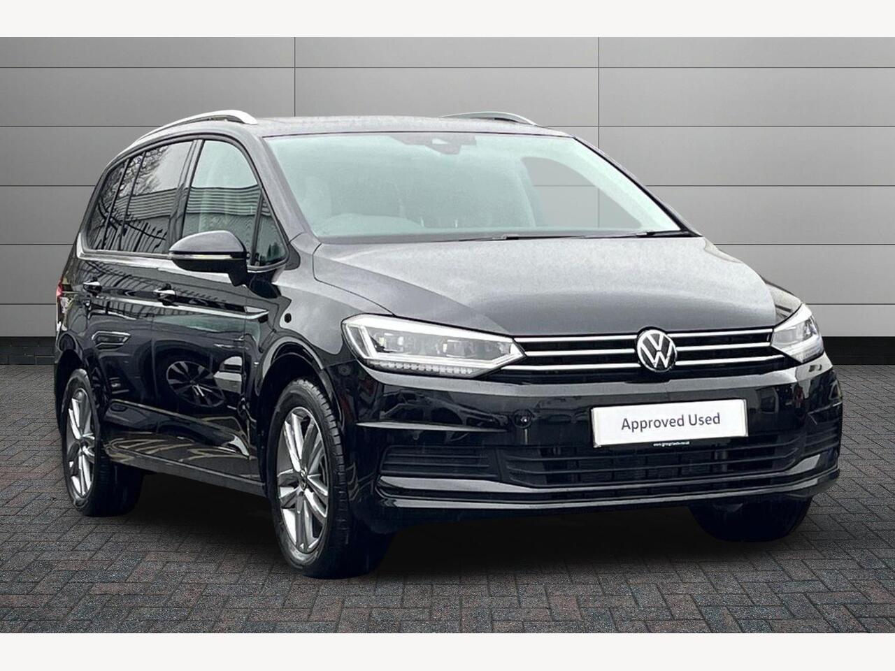 Main listing image - Volkswagen Touran