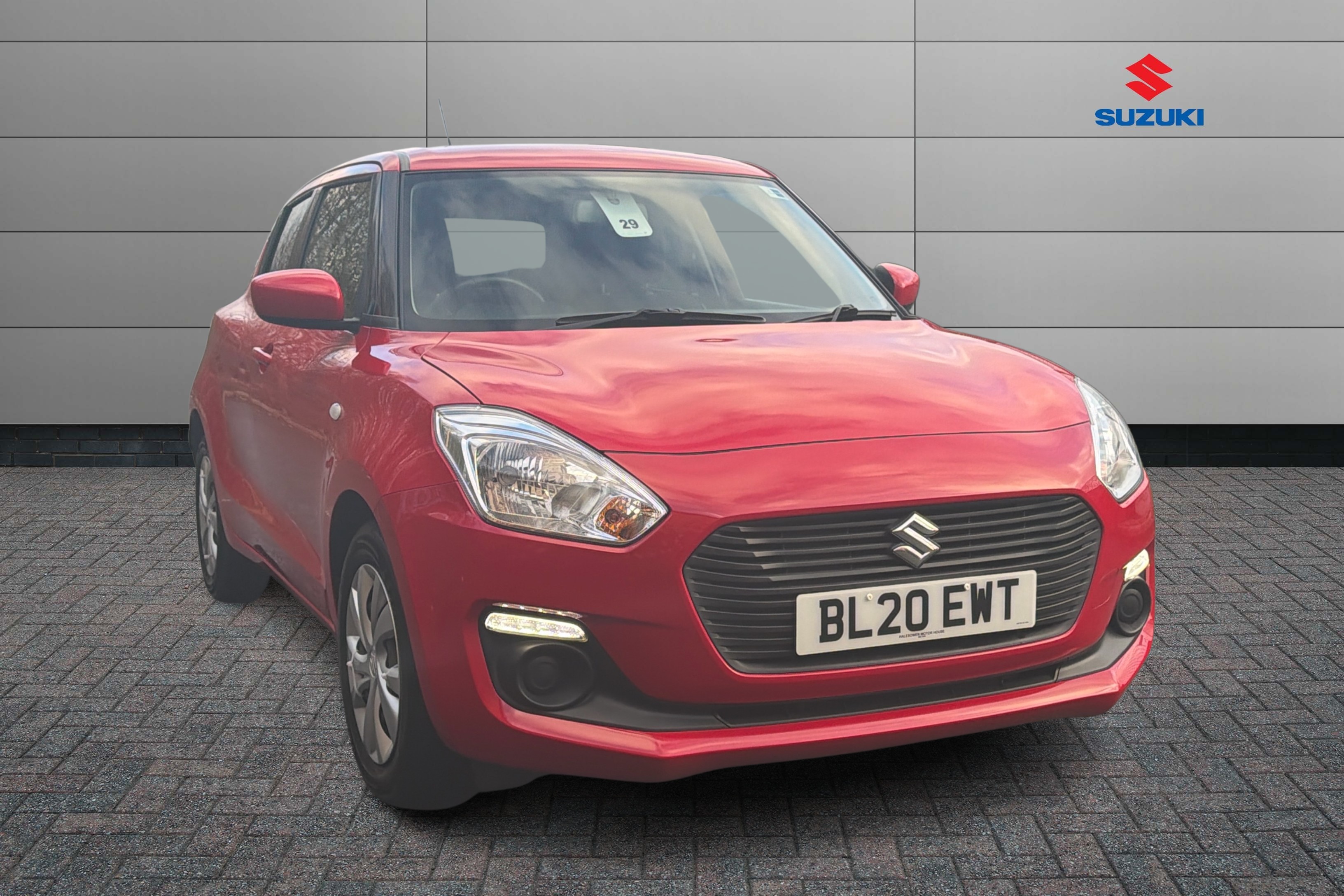Main listing image - Suzuki Swift