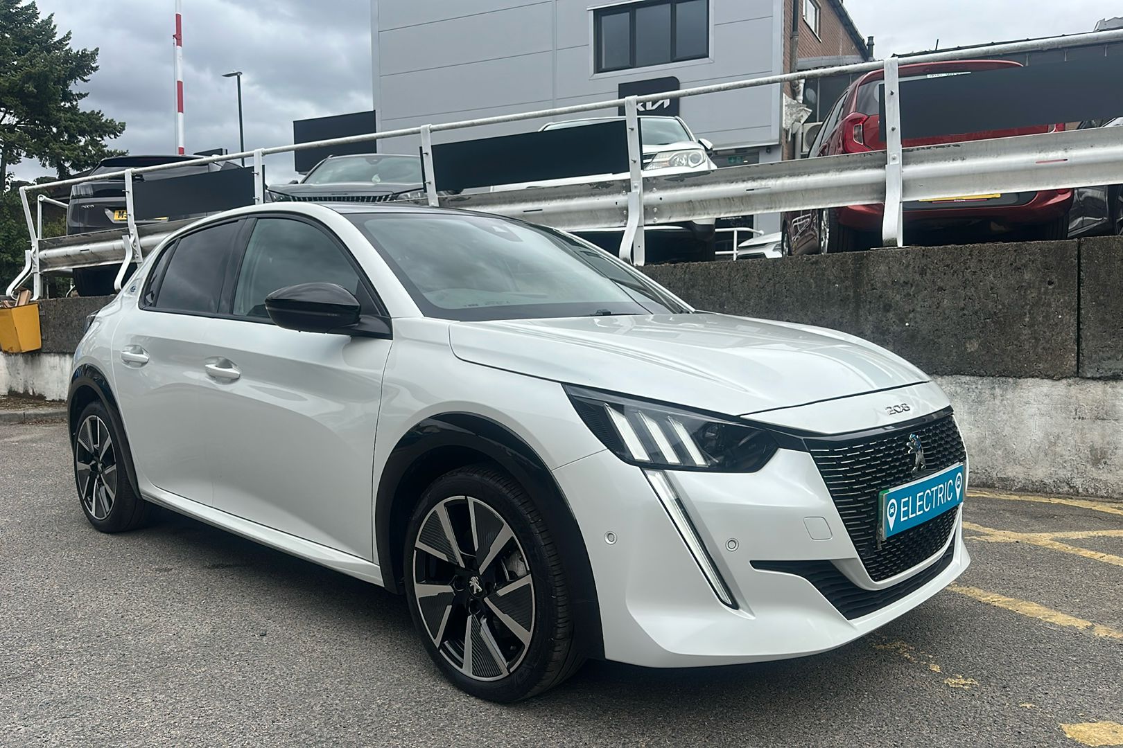 Main listing image - Peugeot 208