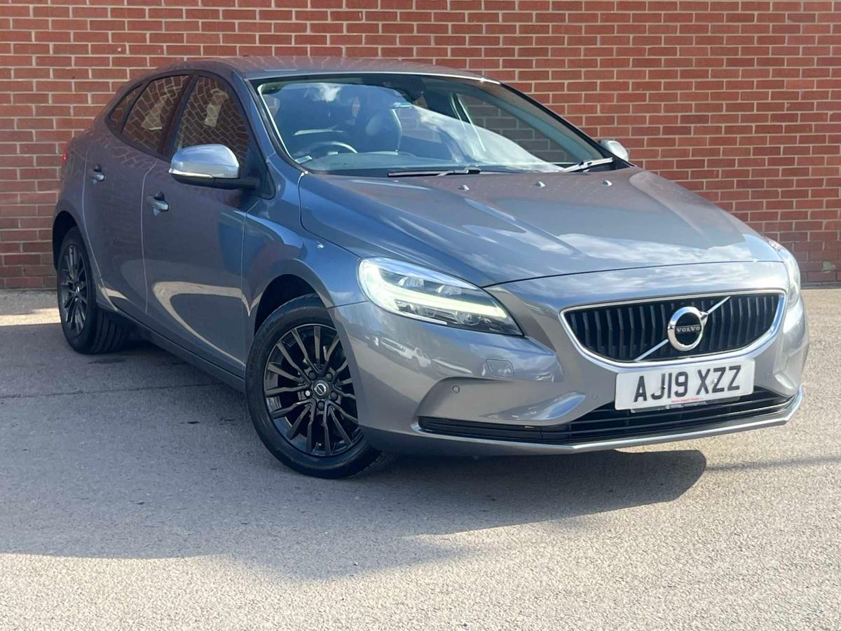 Main listing image - Volvo V40