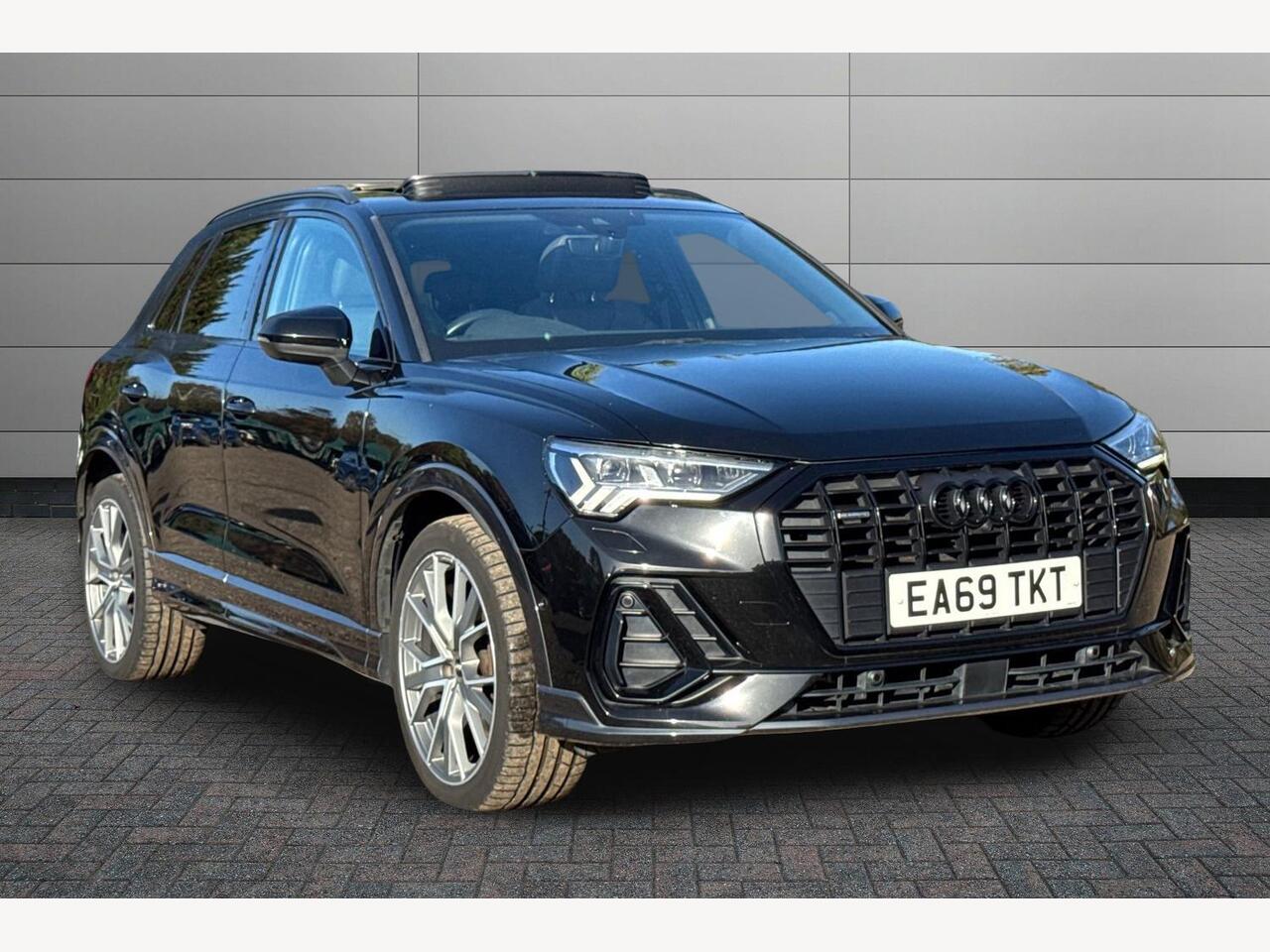 Main listing image - Audi Q3