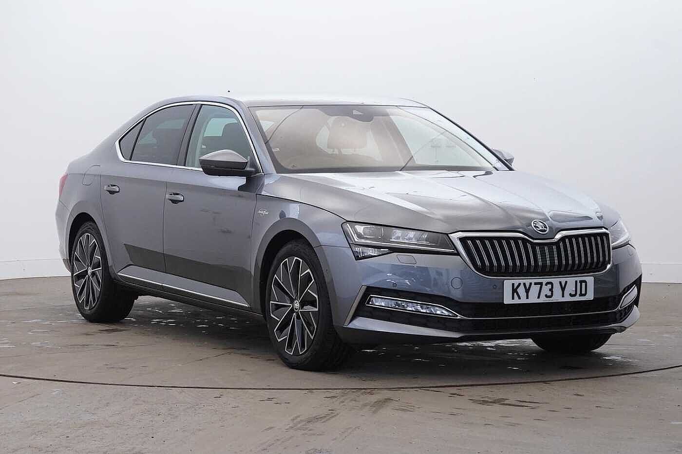 Main listing image - Skoda Superb