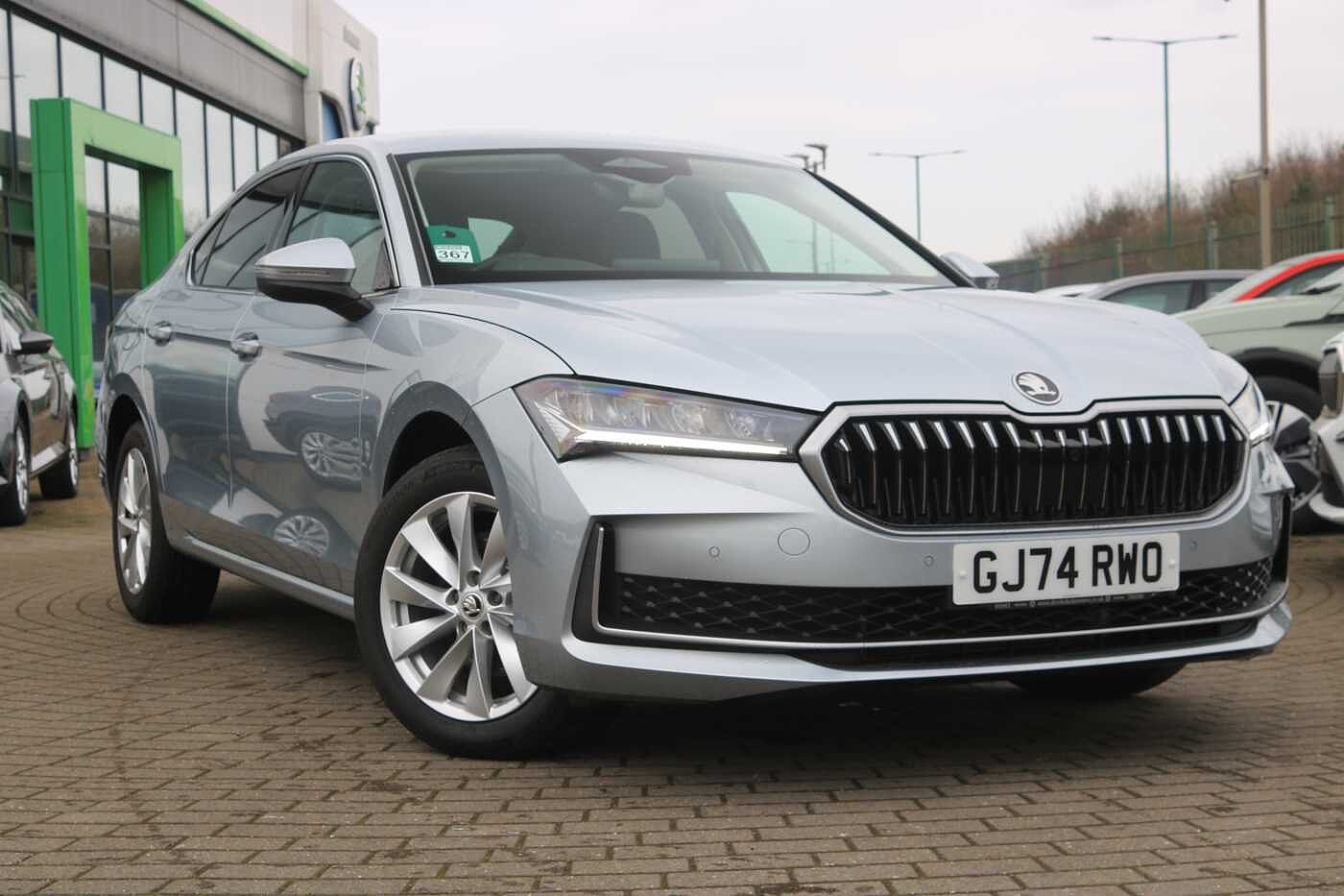 Main listing image - Skoda Superb