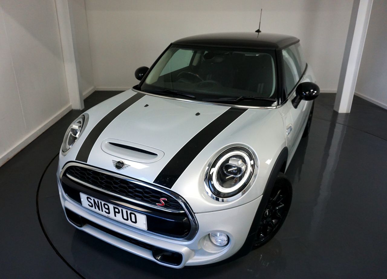 Main listing image - MINI Hatchback