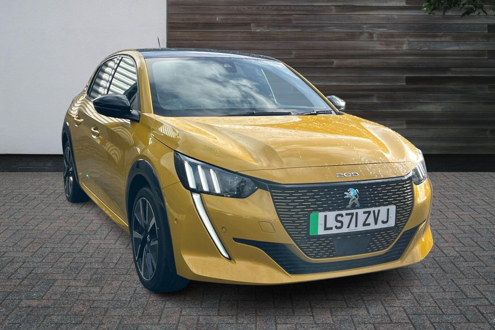 Main listing image - Peugeot e-208