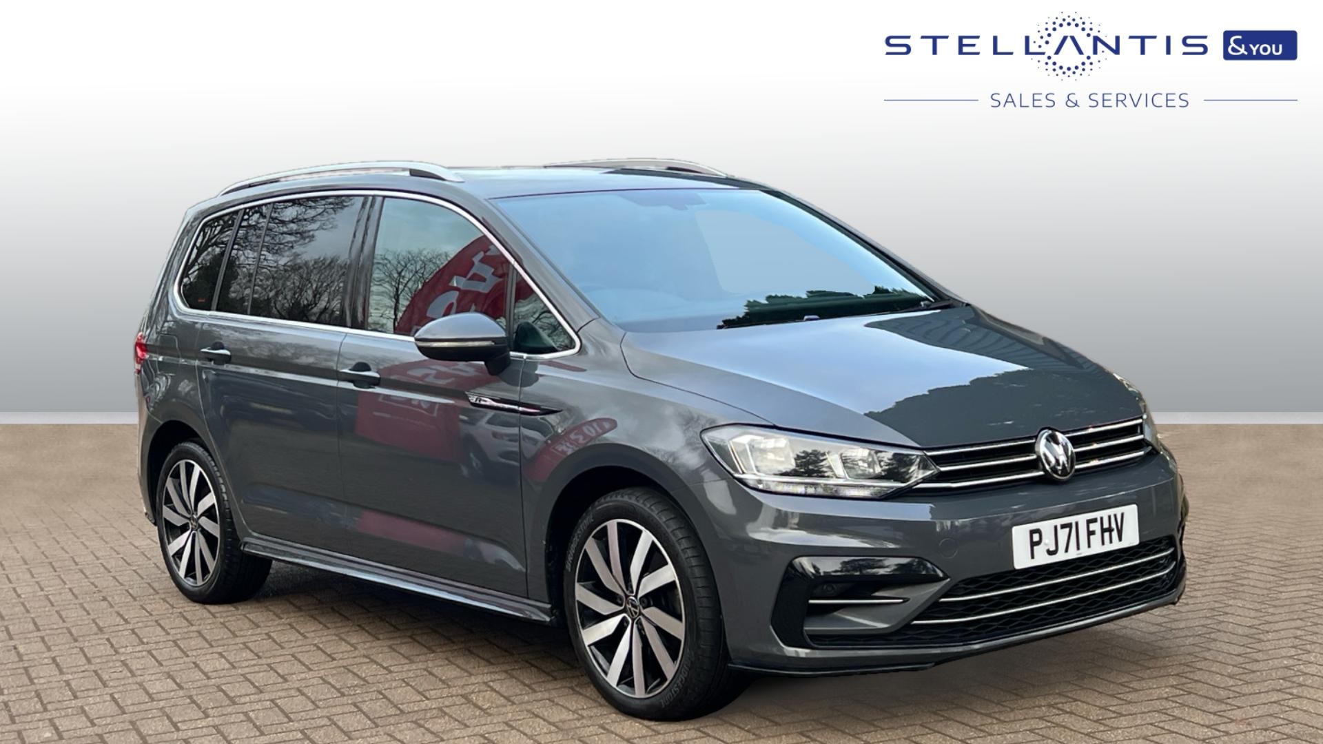 Main listing image - Volkswagen Touran