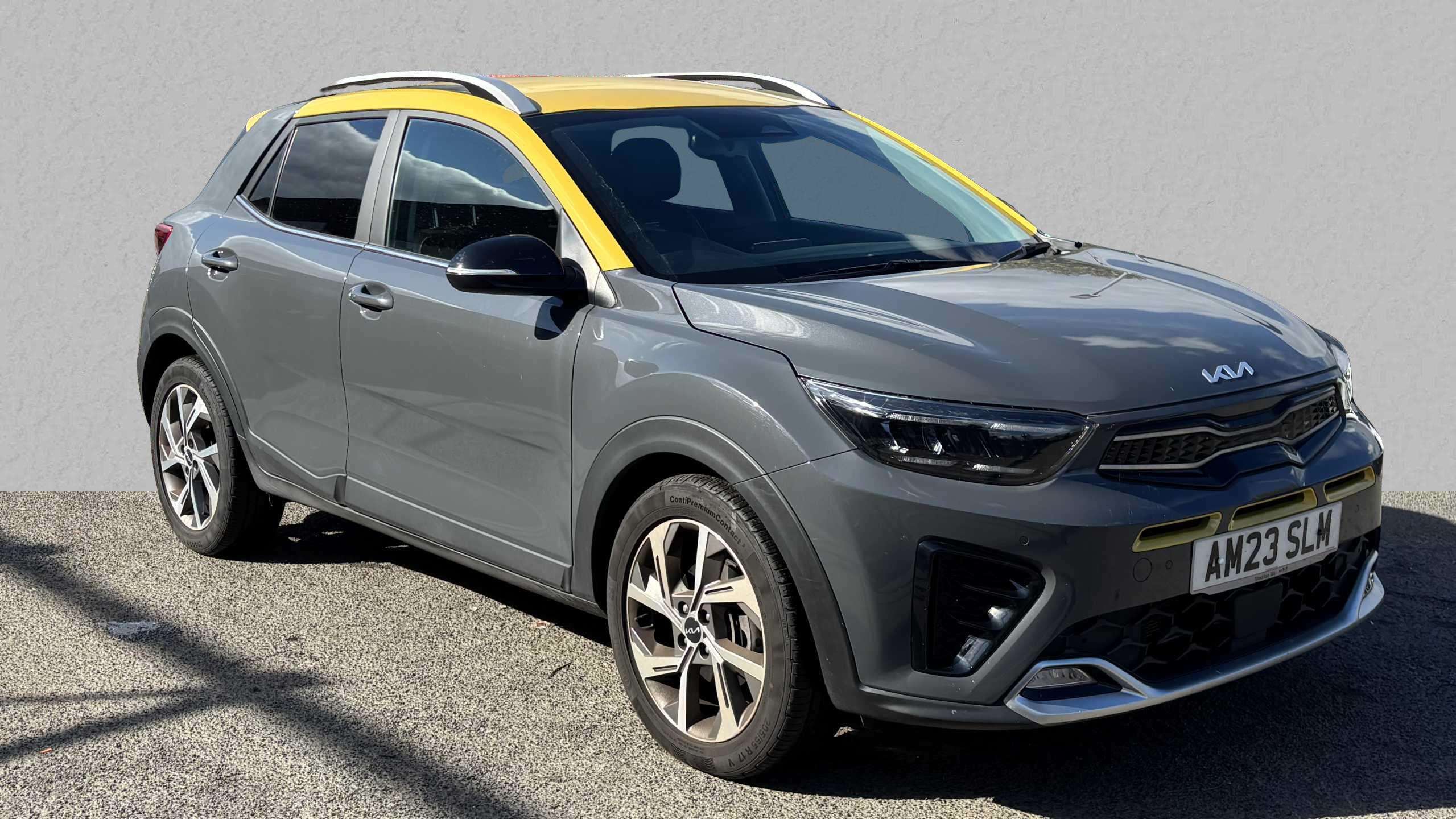 Main listing image - Kia Stonic