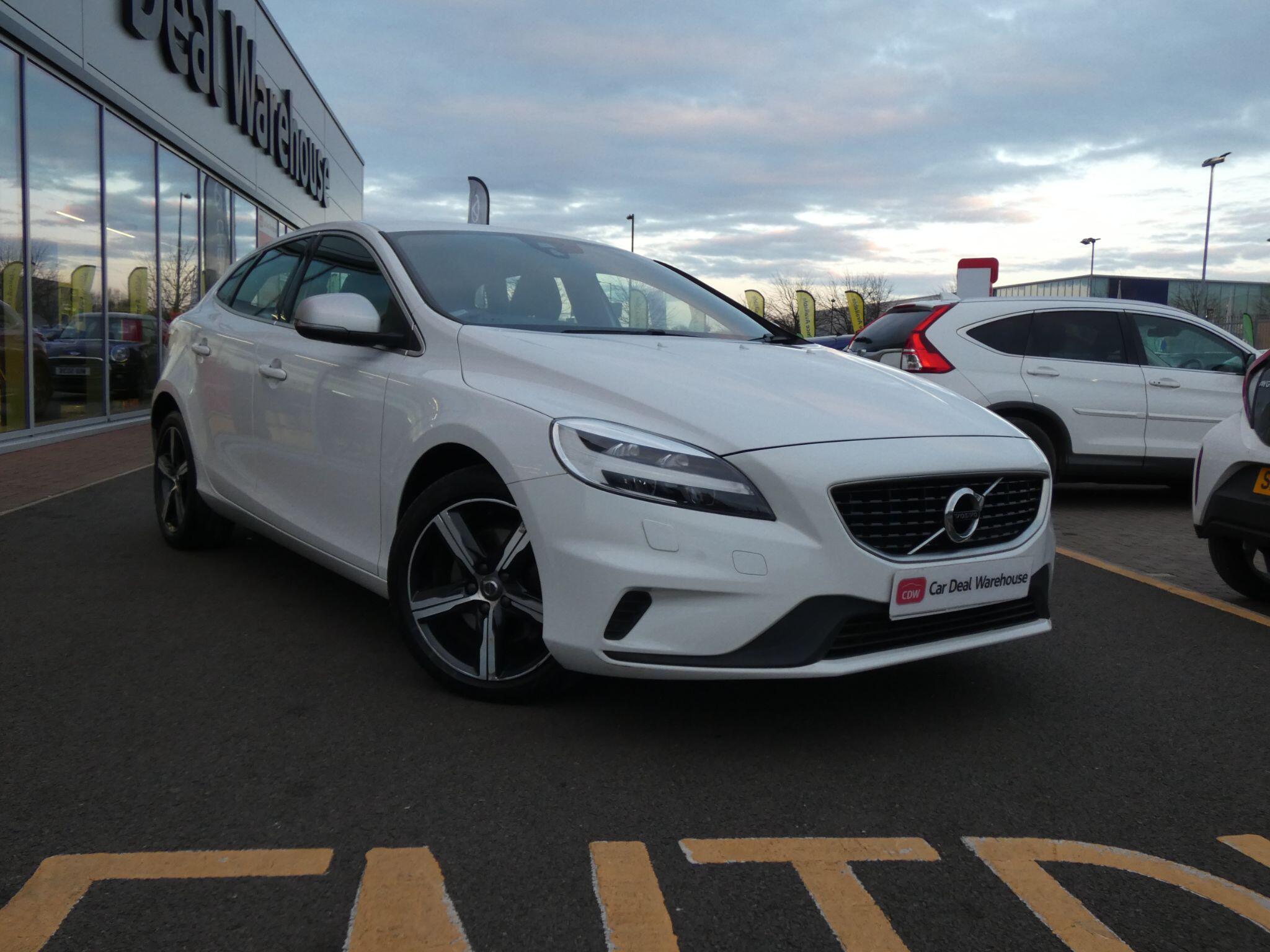 Main listing image - Volvo V40