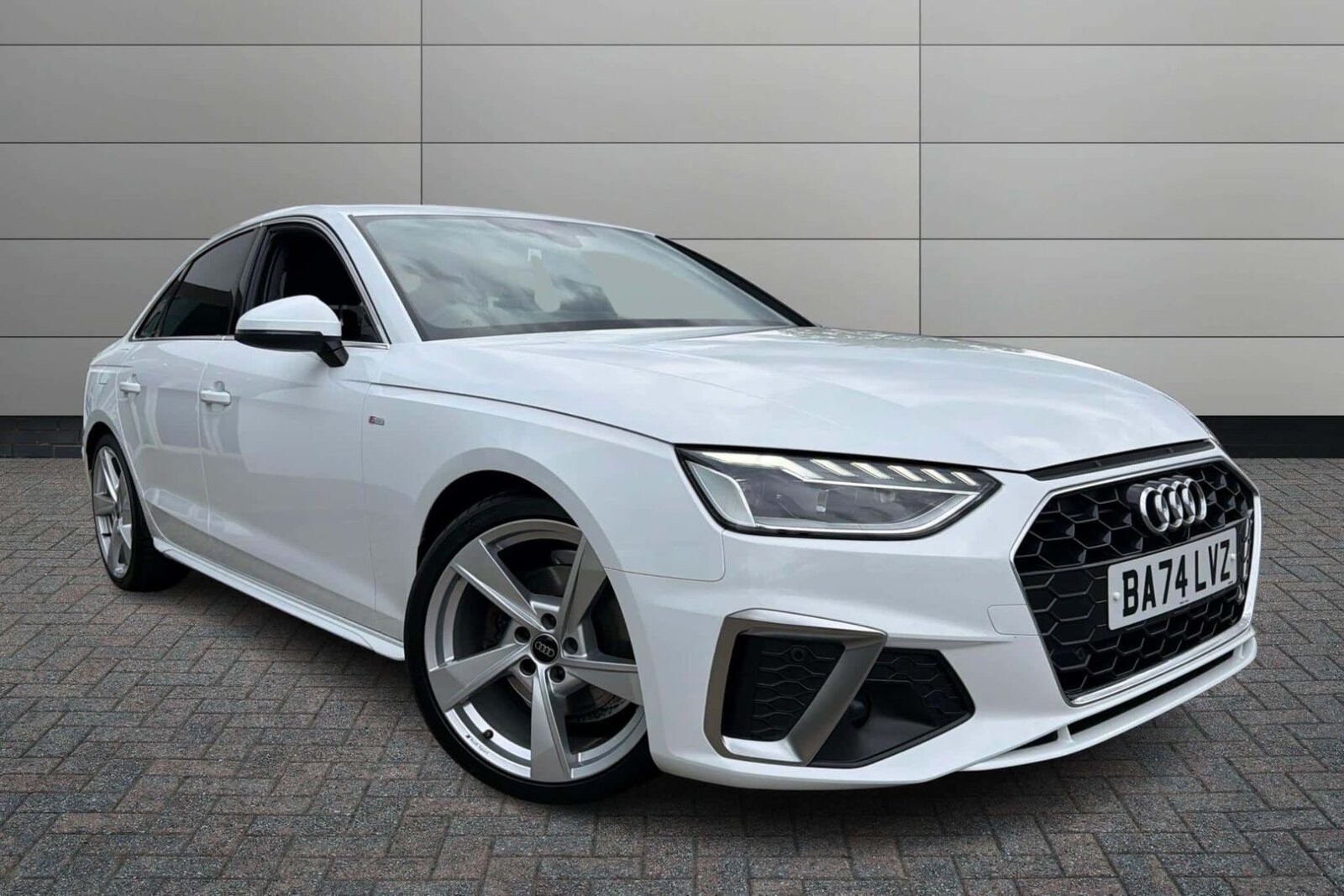 Main listing image - Audi A4