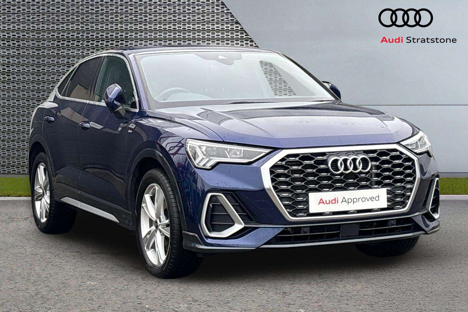 Main listing image - Audi Q3
