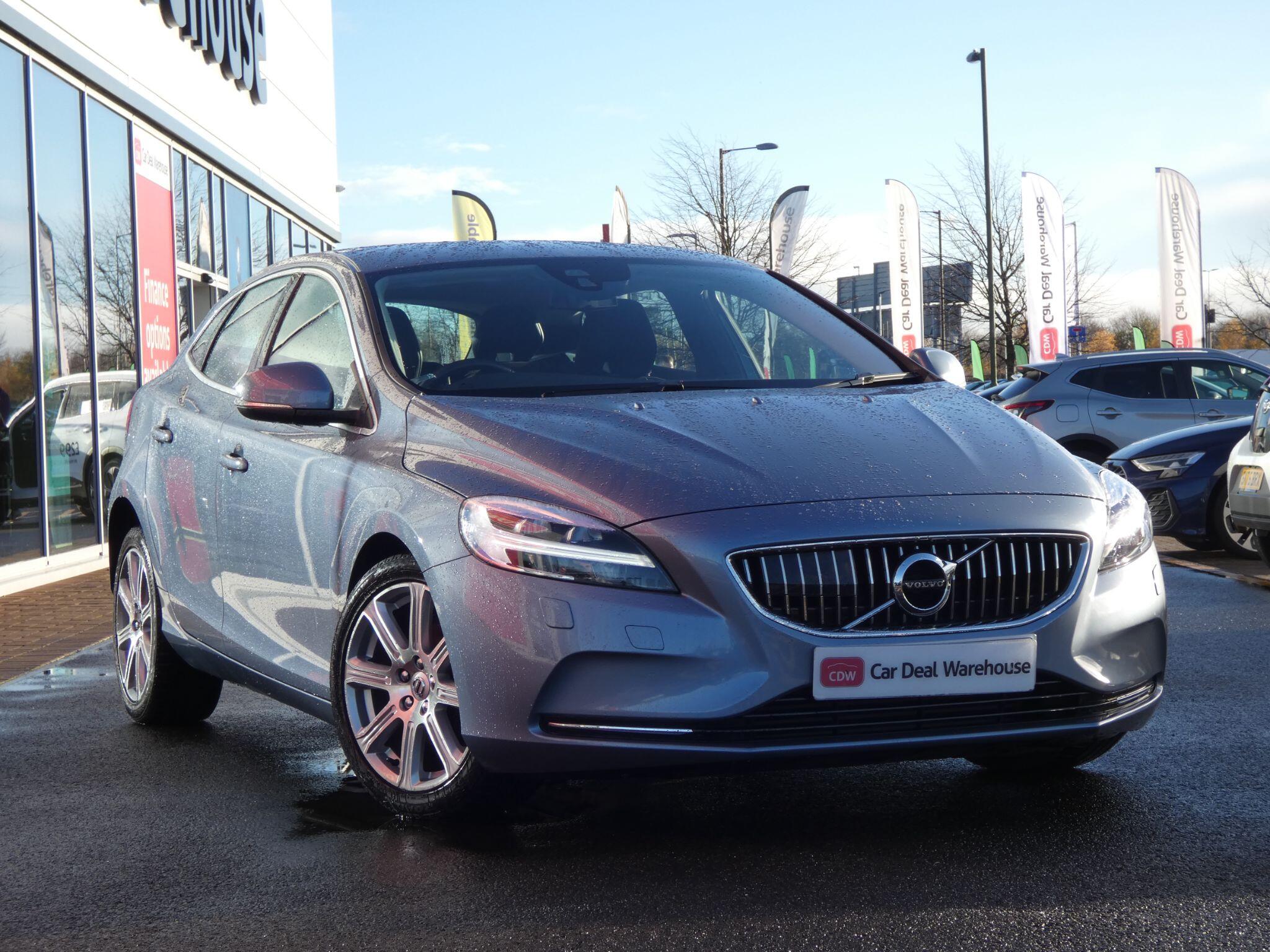 Main listing image - Volvo V40