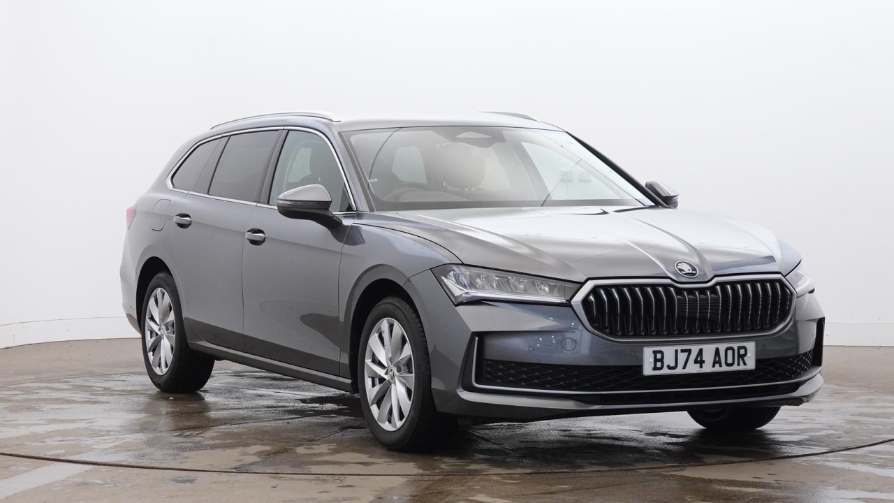 Main listing image - Skoda Superb Estate