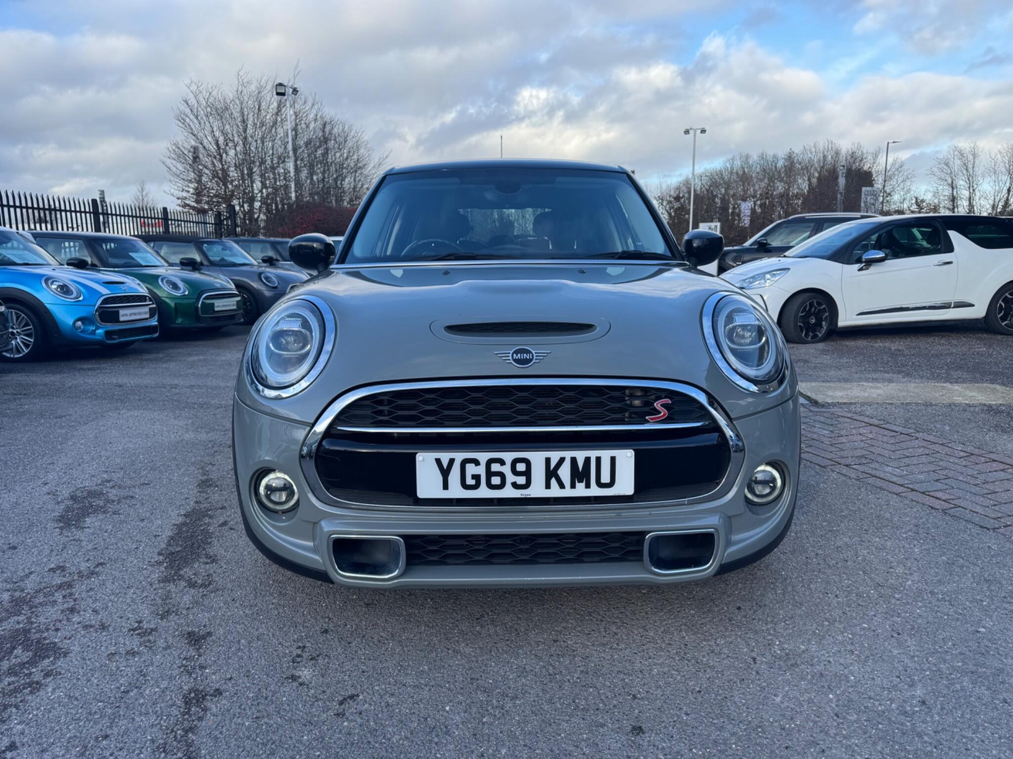 Main listing image - MINI Hatchback