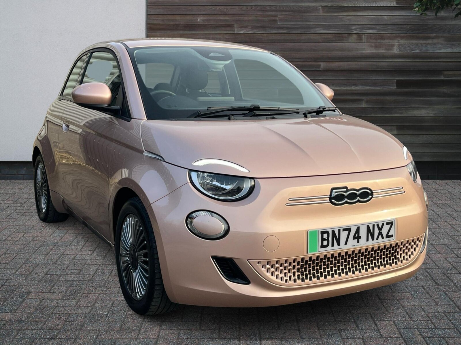 Main listing image - Fiat 500 Electric