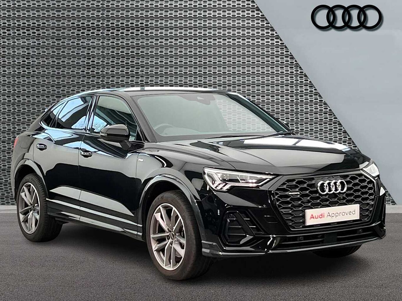 Main listing image - Audi Q3