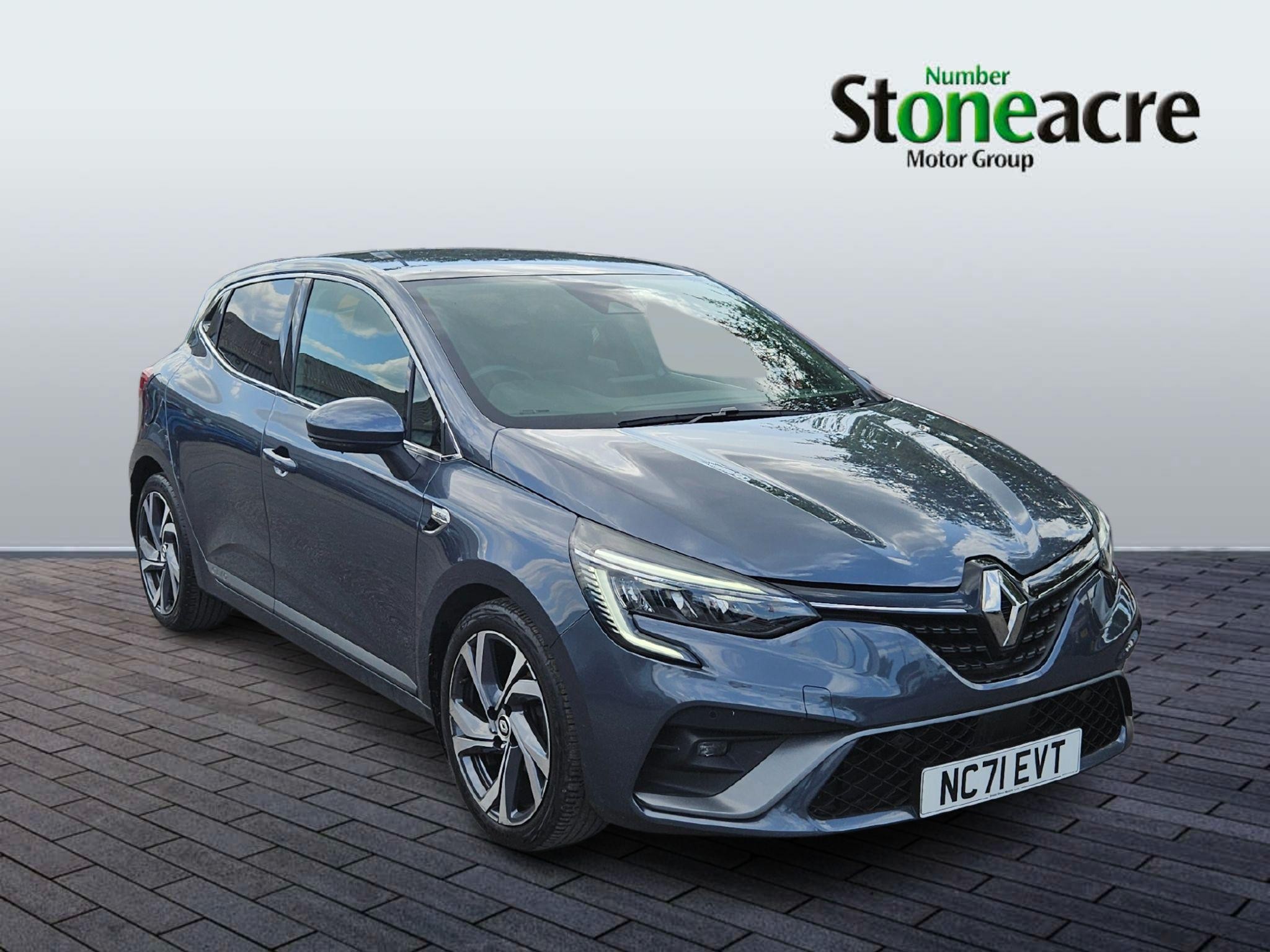 Main listing image - Renault Clio