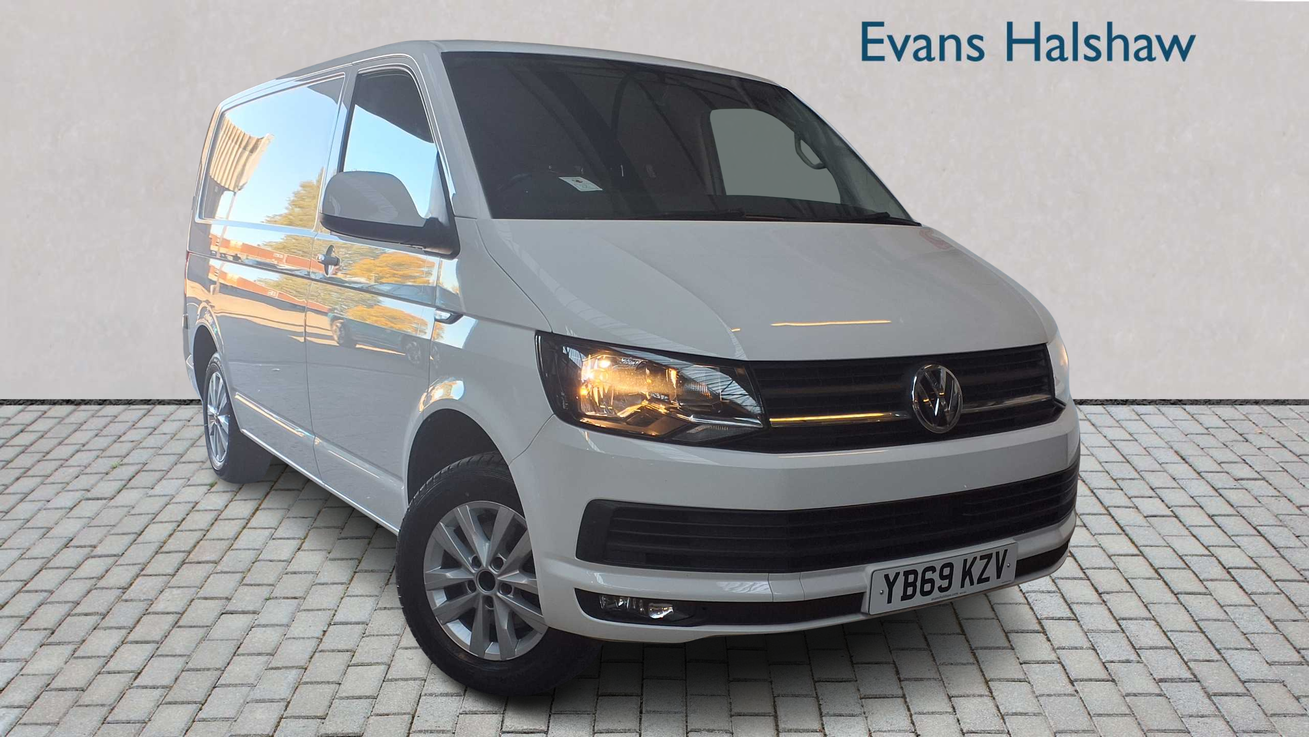 Main listing image - Volkswagen Transporter