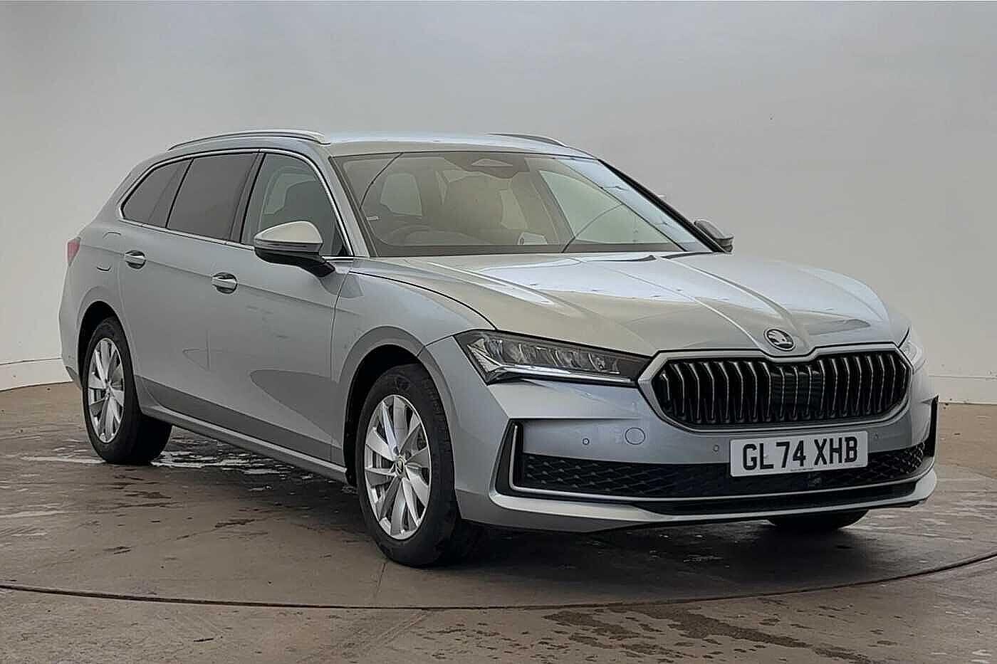 Main listing image - Skoda Superb Estate