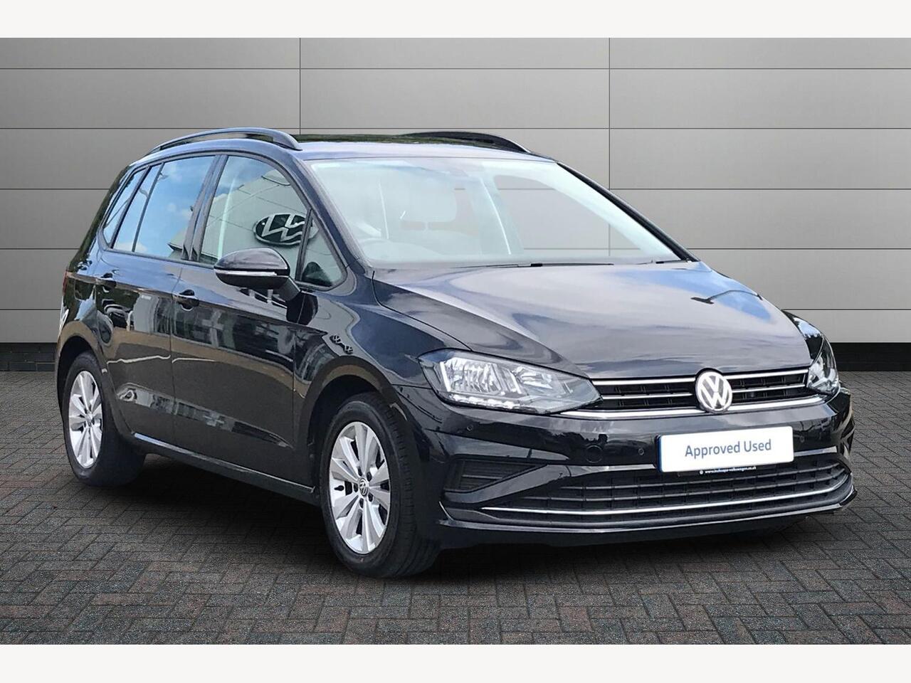 Main listing image - Volkswagen Golf SV