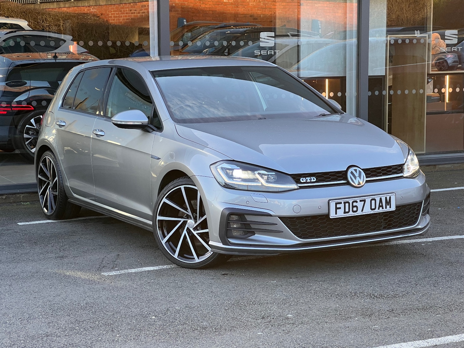 Main listing image - Volkswagen Golf