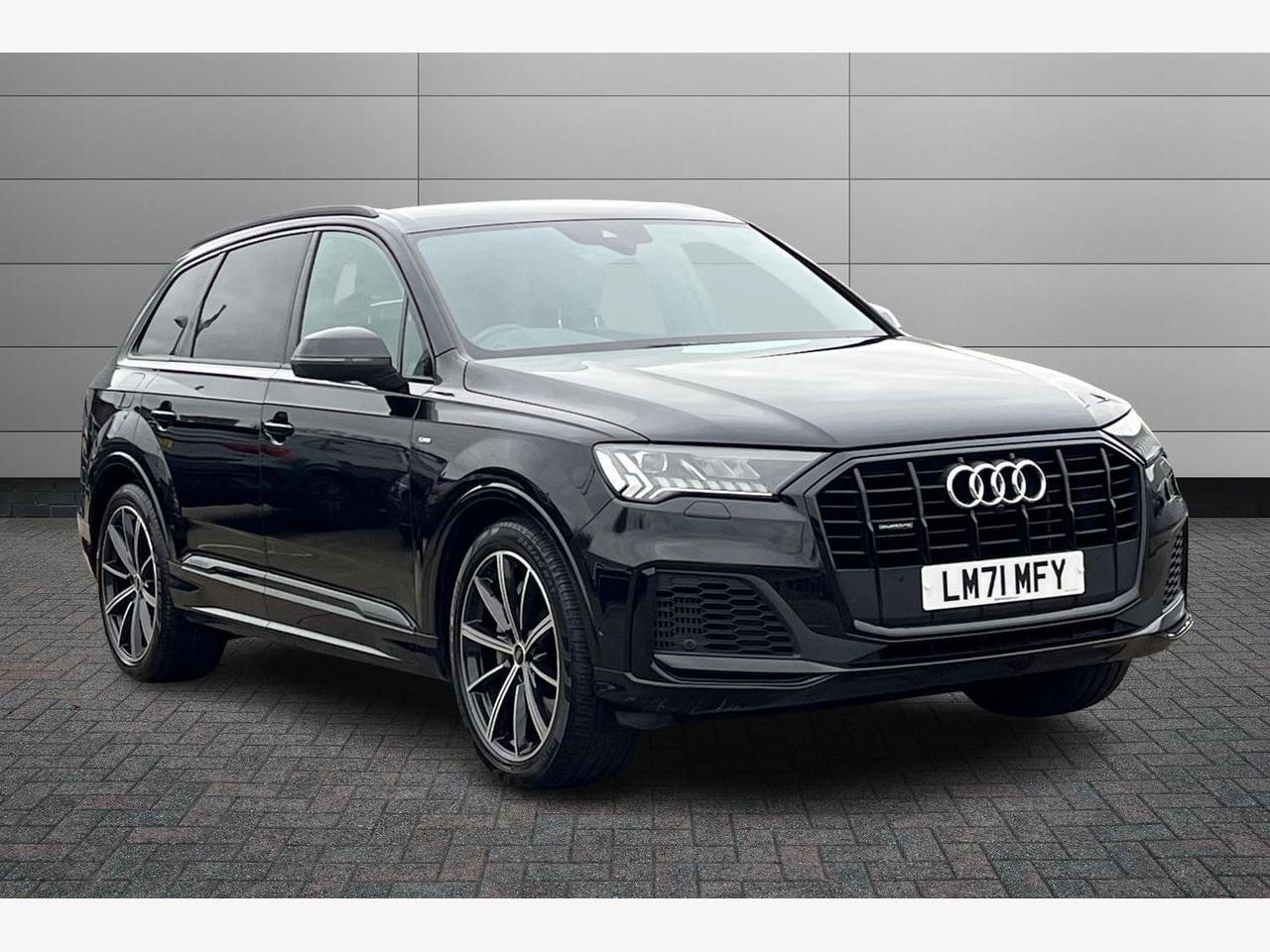 Main listing image - Audi Q7