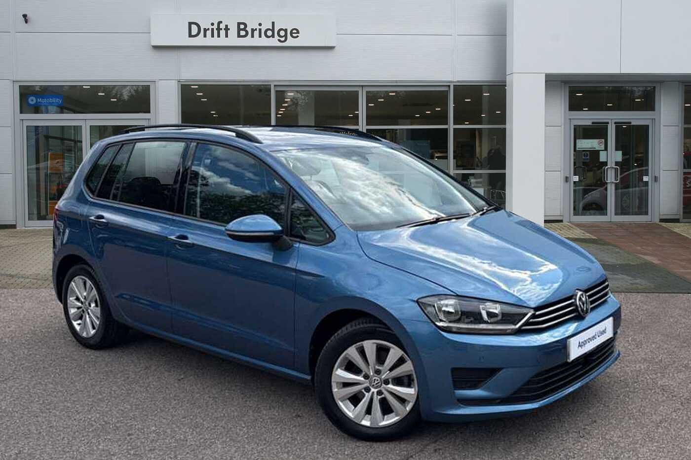 Main listing image - Volkswagen Golf SV