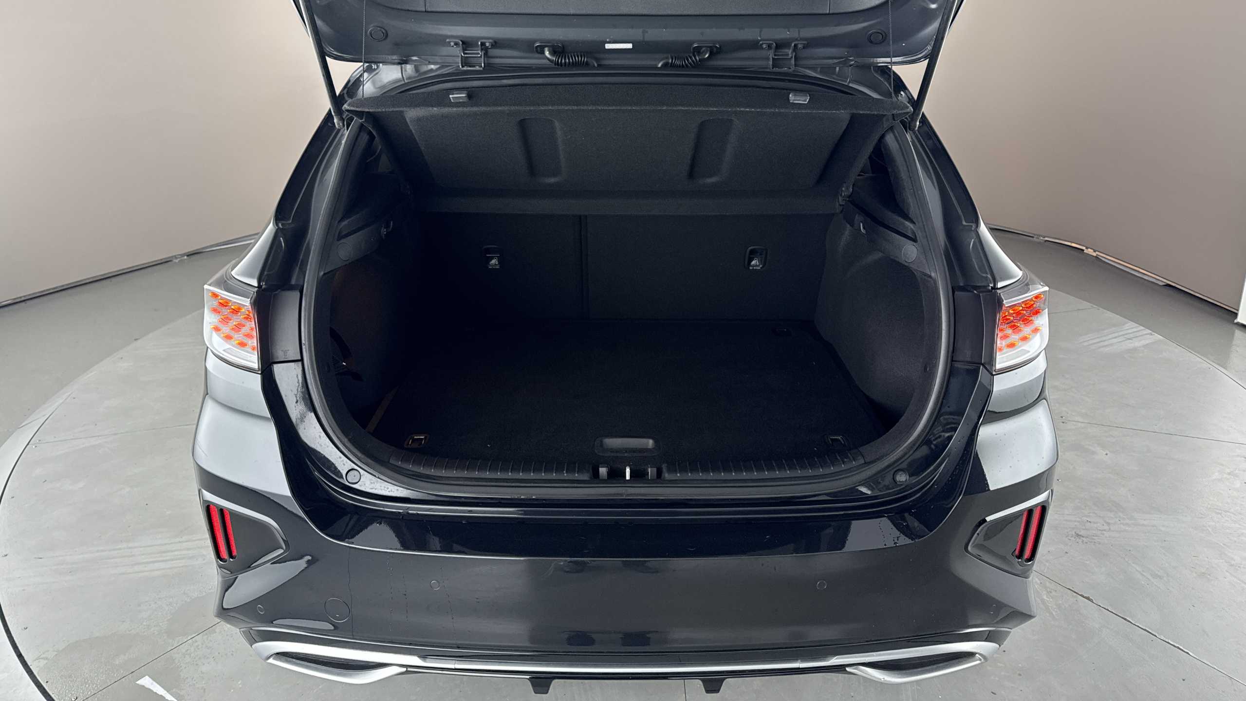 Main listing image - Kia Ceed