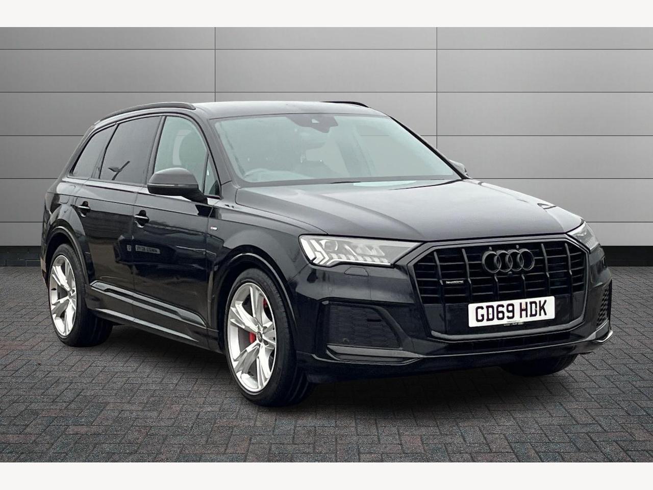 Main listing image - Audi Q7