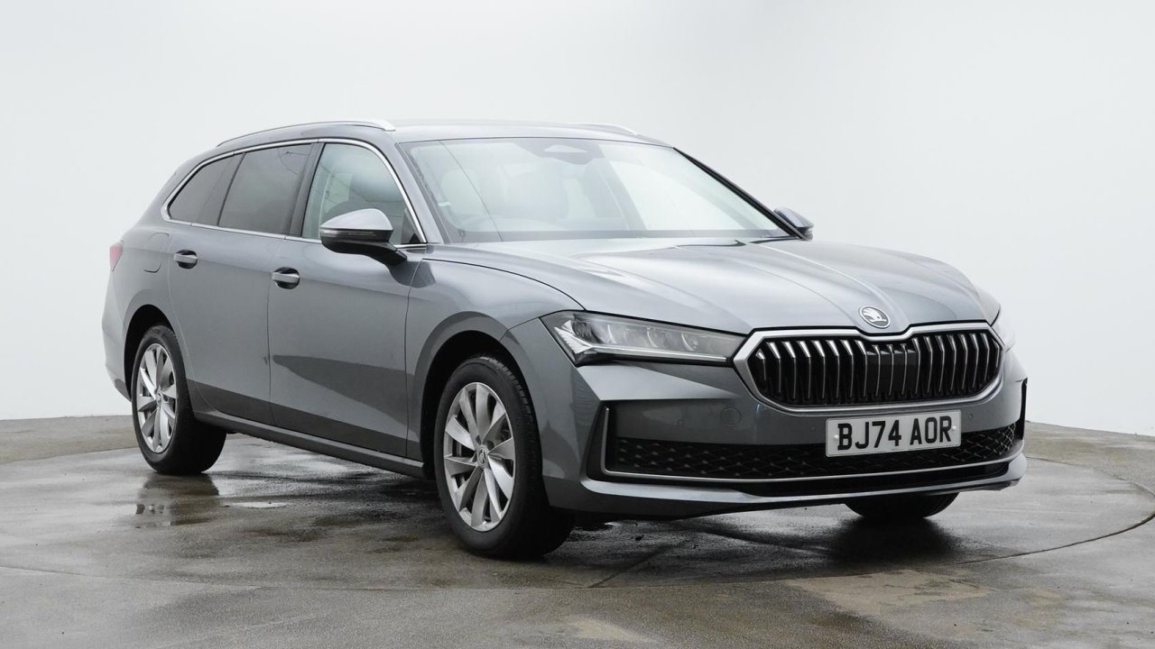 Main listing image - Skoda Superb Estate