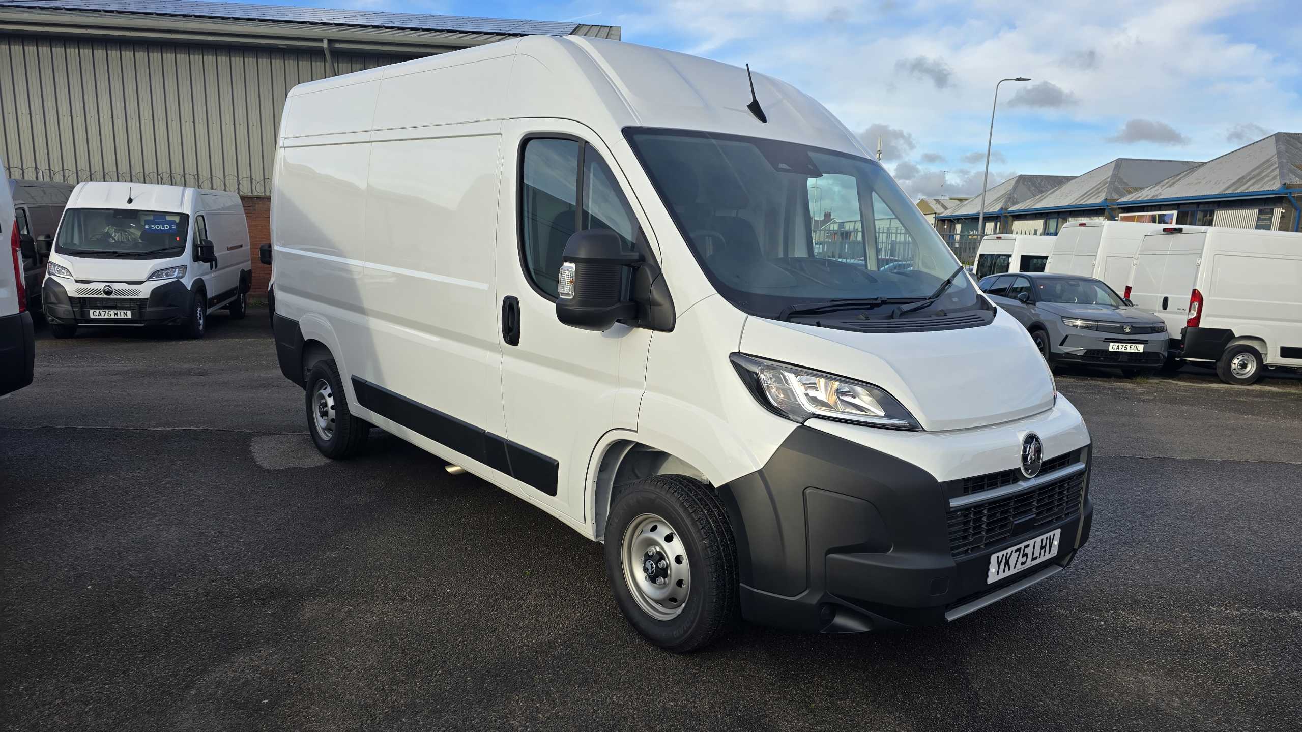 Main listing image - Vauxhall Movano