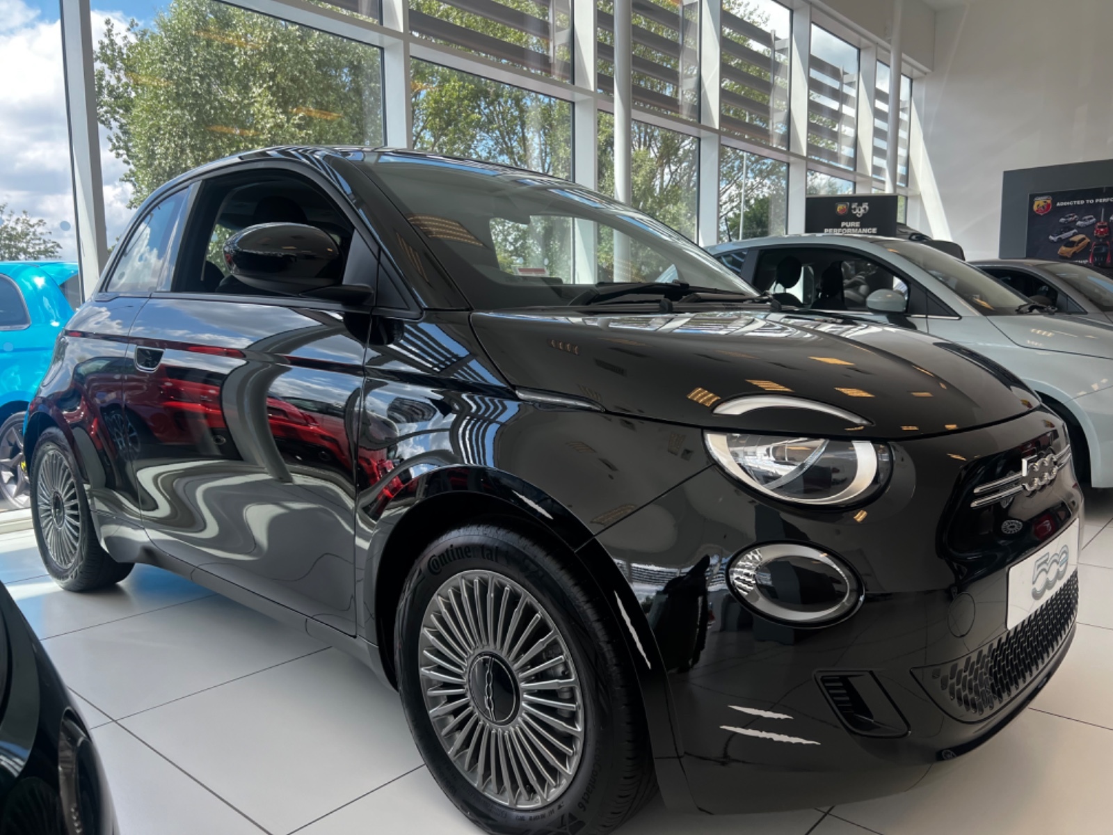 Main listing image - Fiat 500 Electric