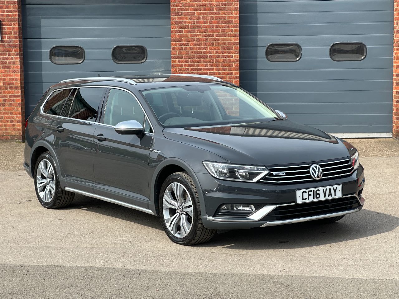 Main listing image - Volkswagen Passat Alltrack