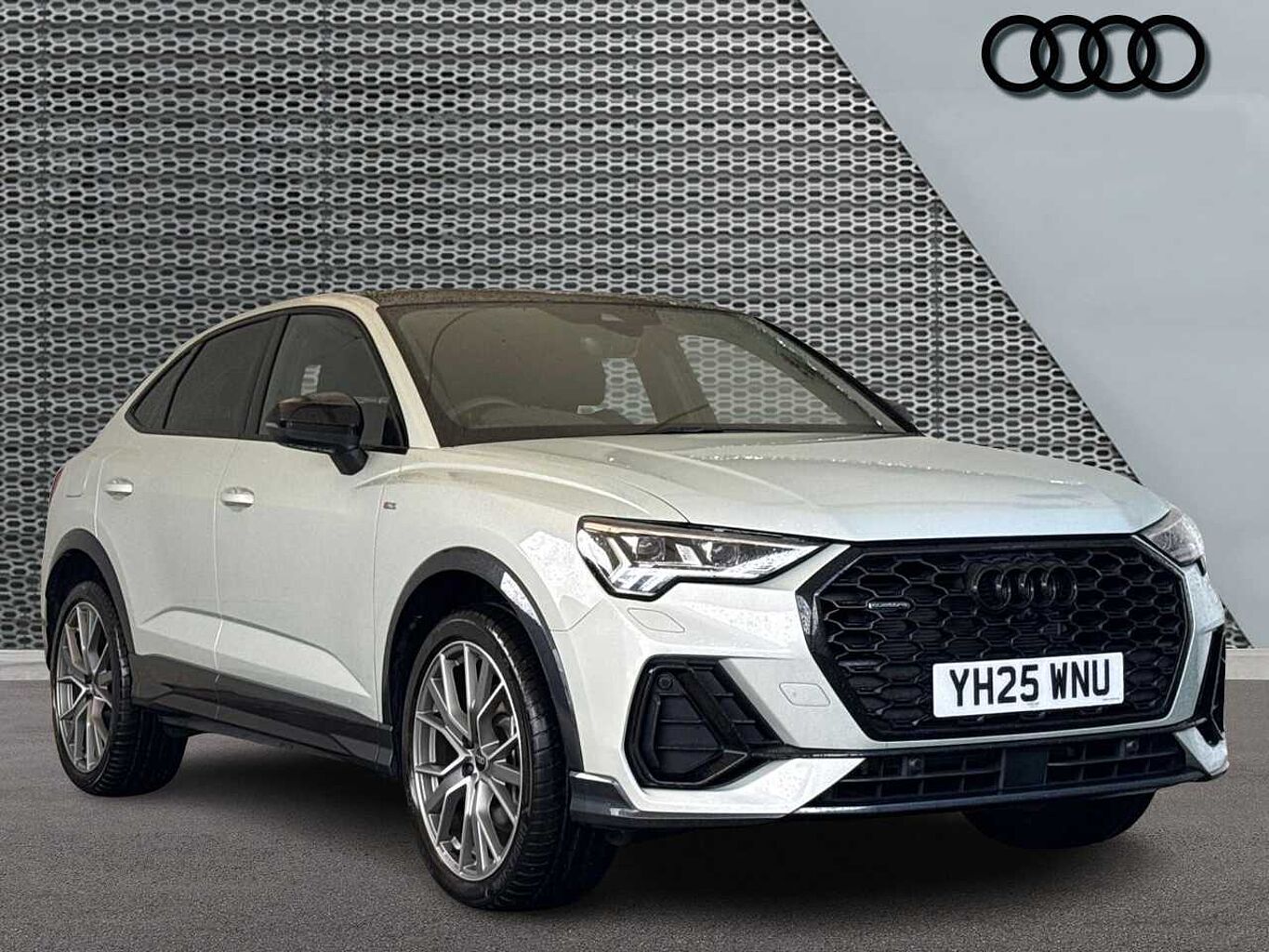 Main listing image - Audi Q3