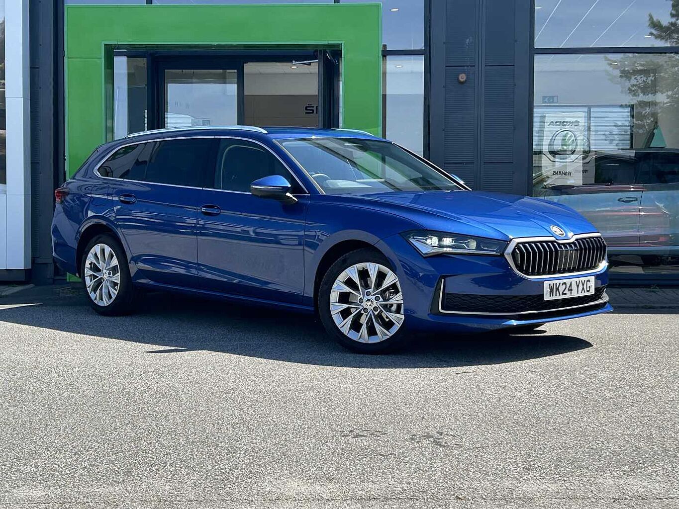 Main listing image - Skoda Superb Estate