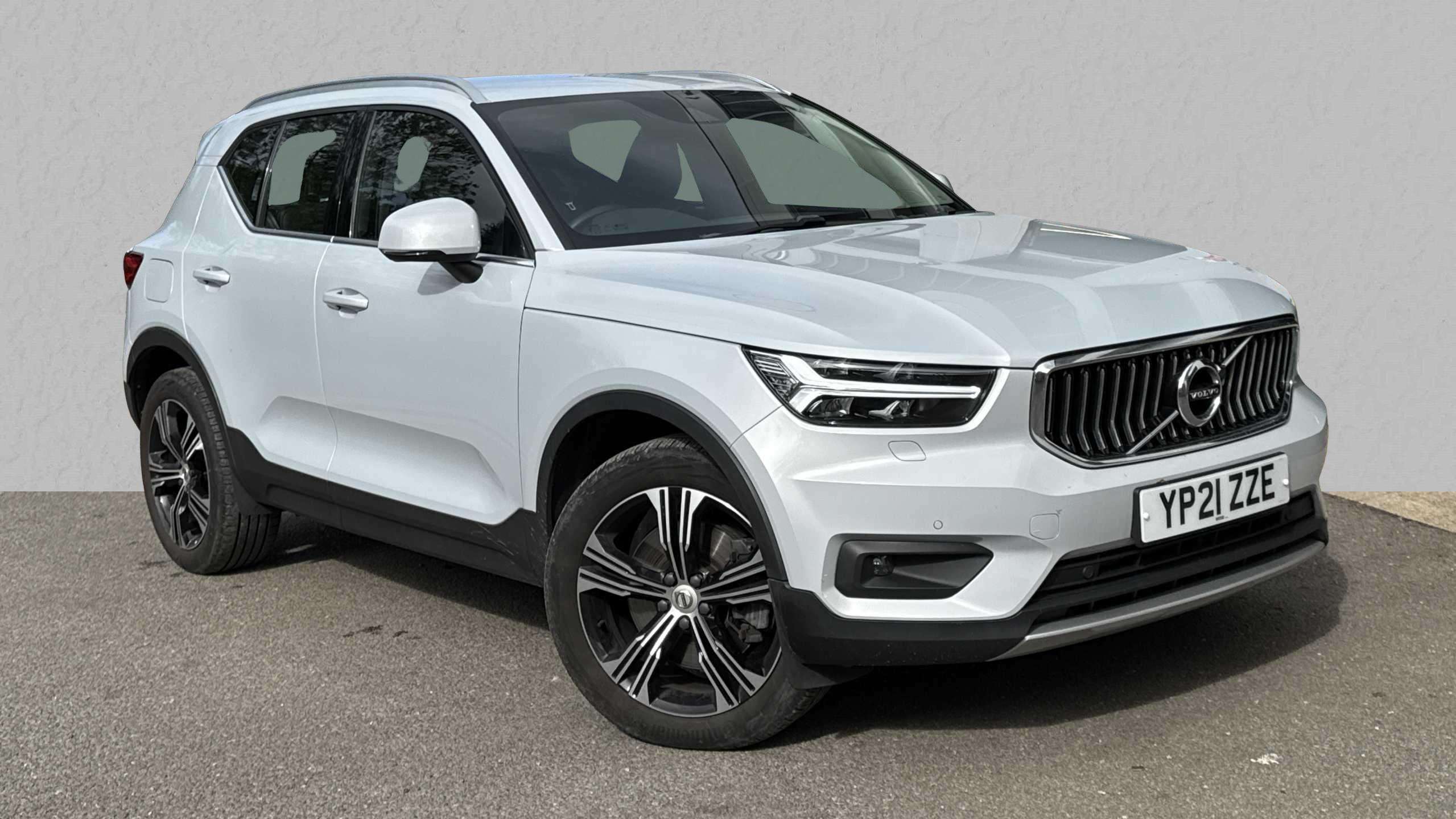 Main listing image - Volvo XC40 Recharge