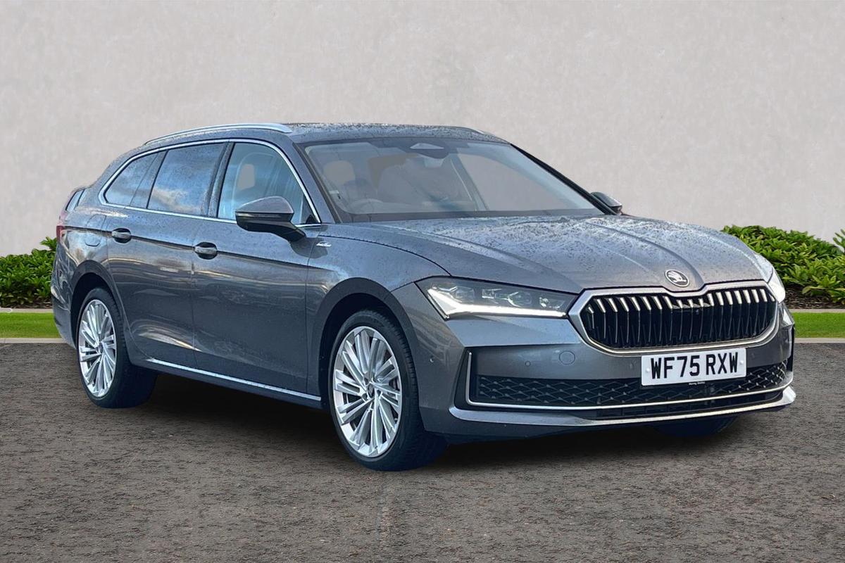 Main listing image - Skoda Superb Estate