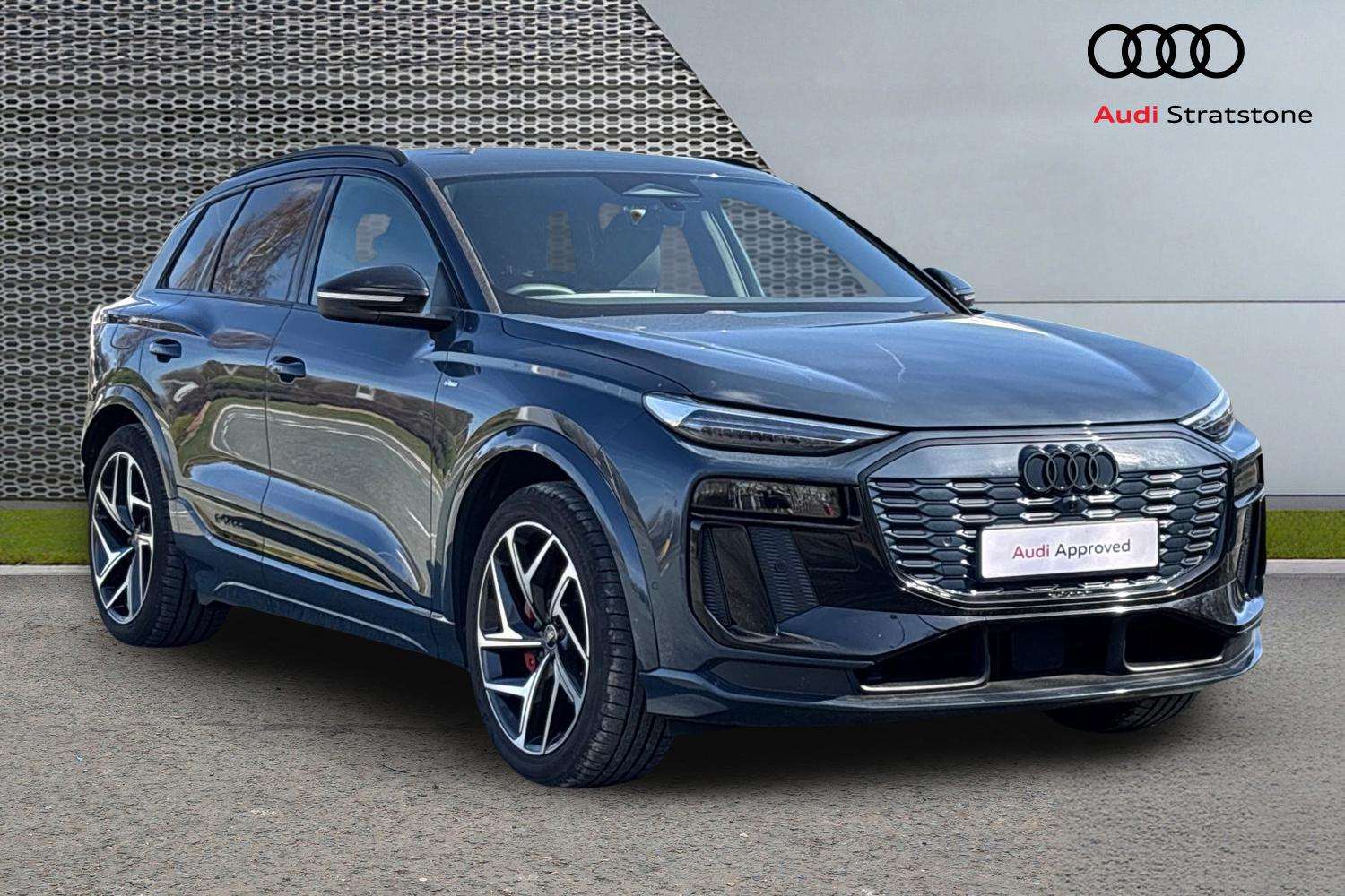 Main listing image - Audi Q6 e-tron