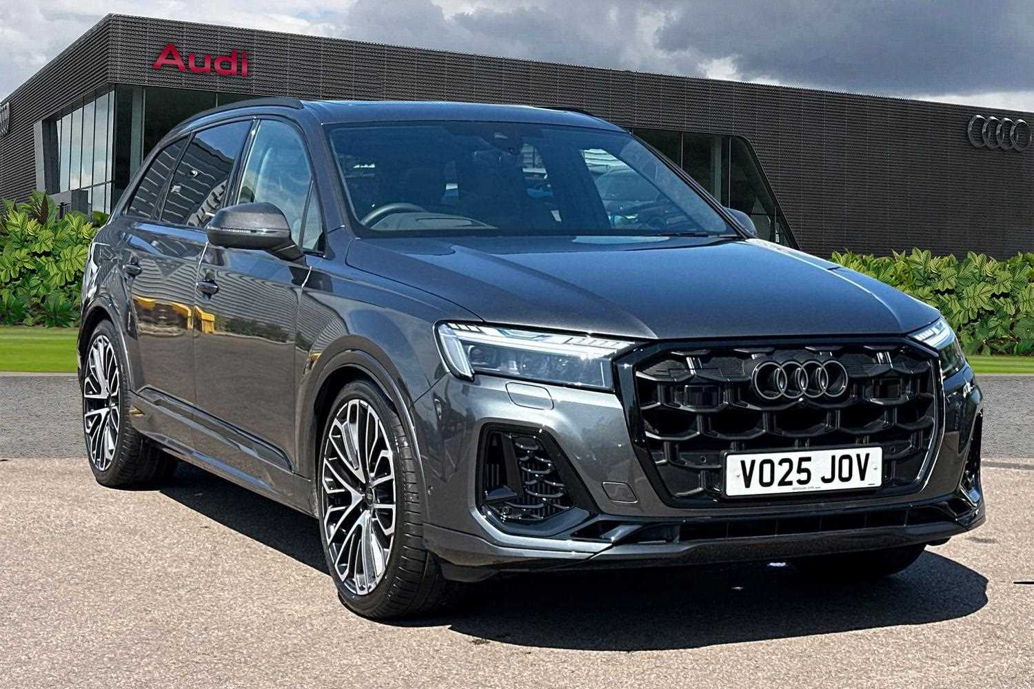 Main listing image - Audi Q7