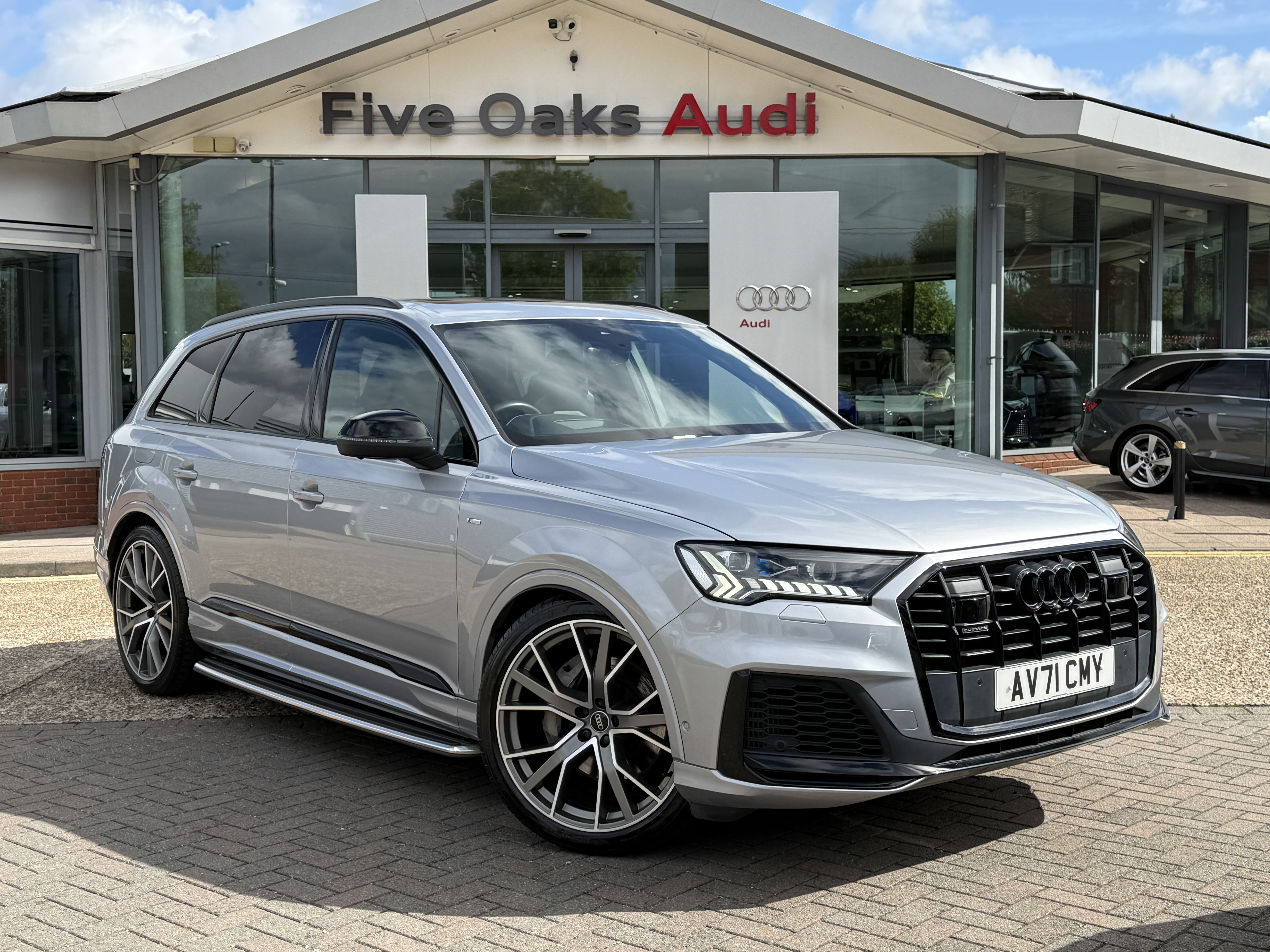 Main listing image - Audi Q7