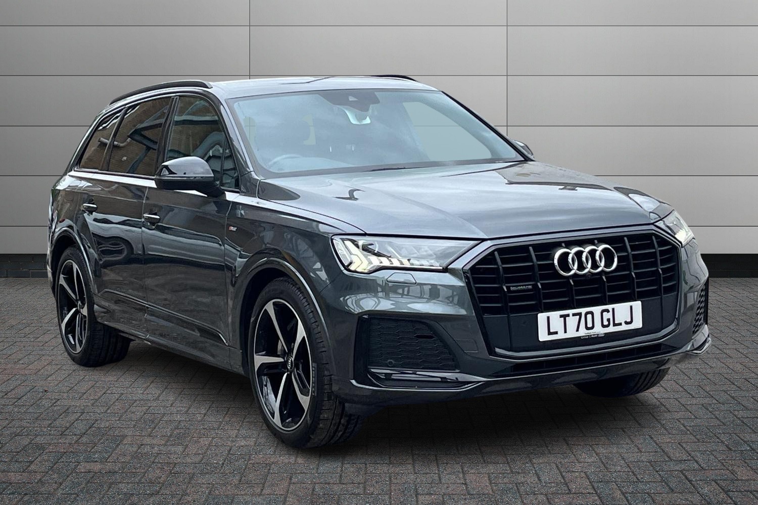 Main listing image - Audi Q7