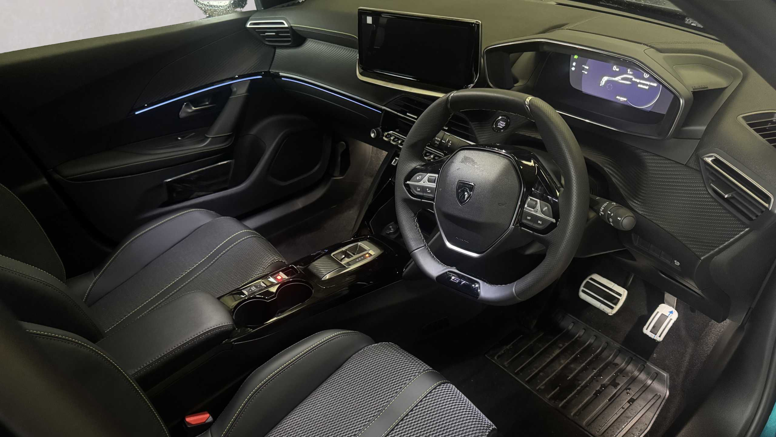 Main listing image - Peugeot 2008