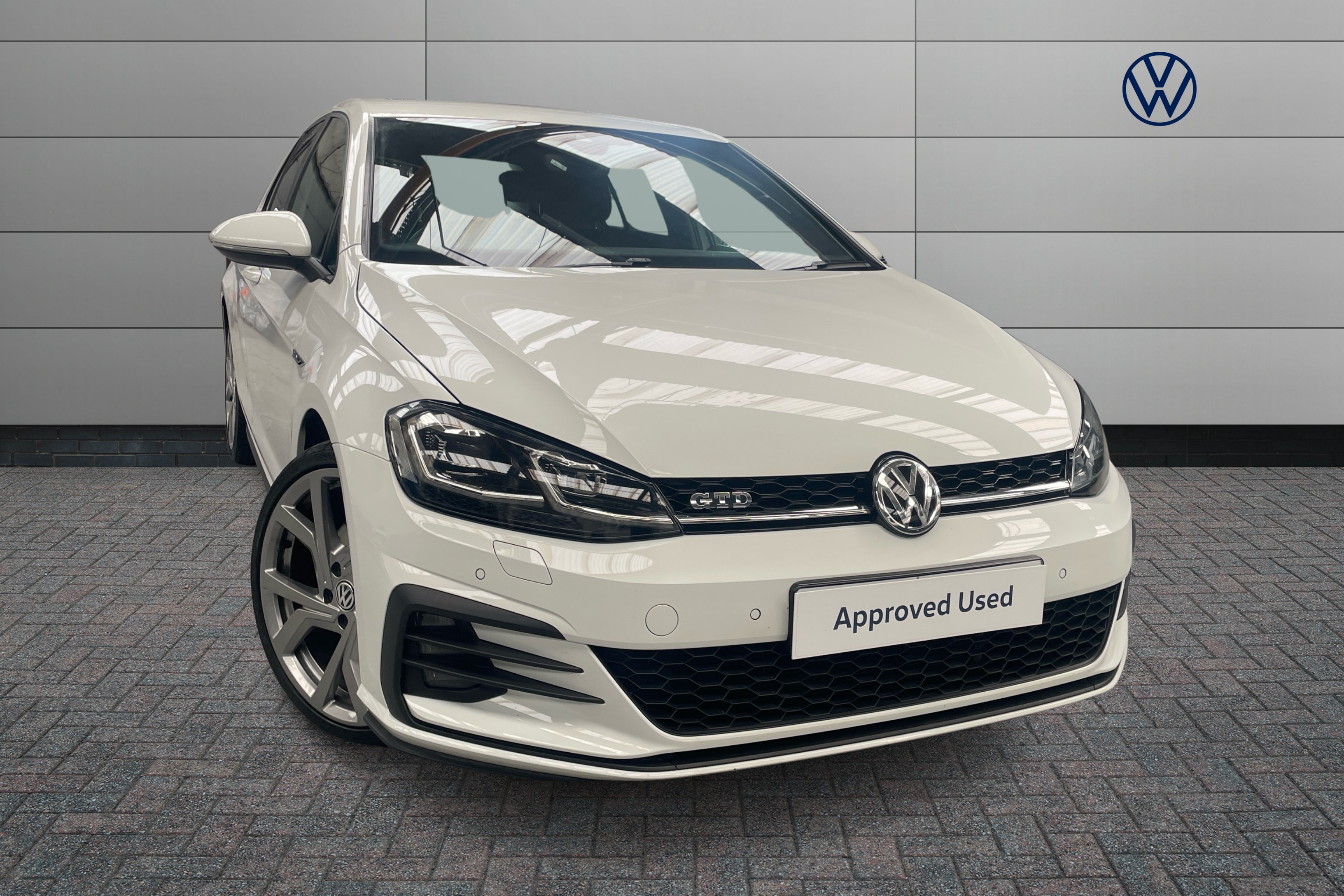 Main listing image - Volkswagen Golf