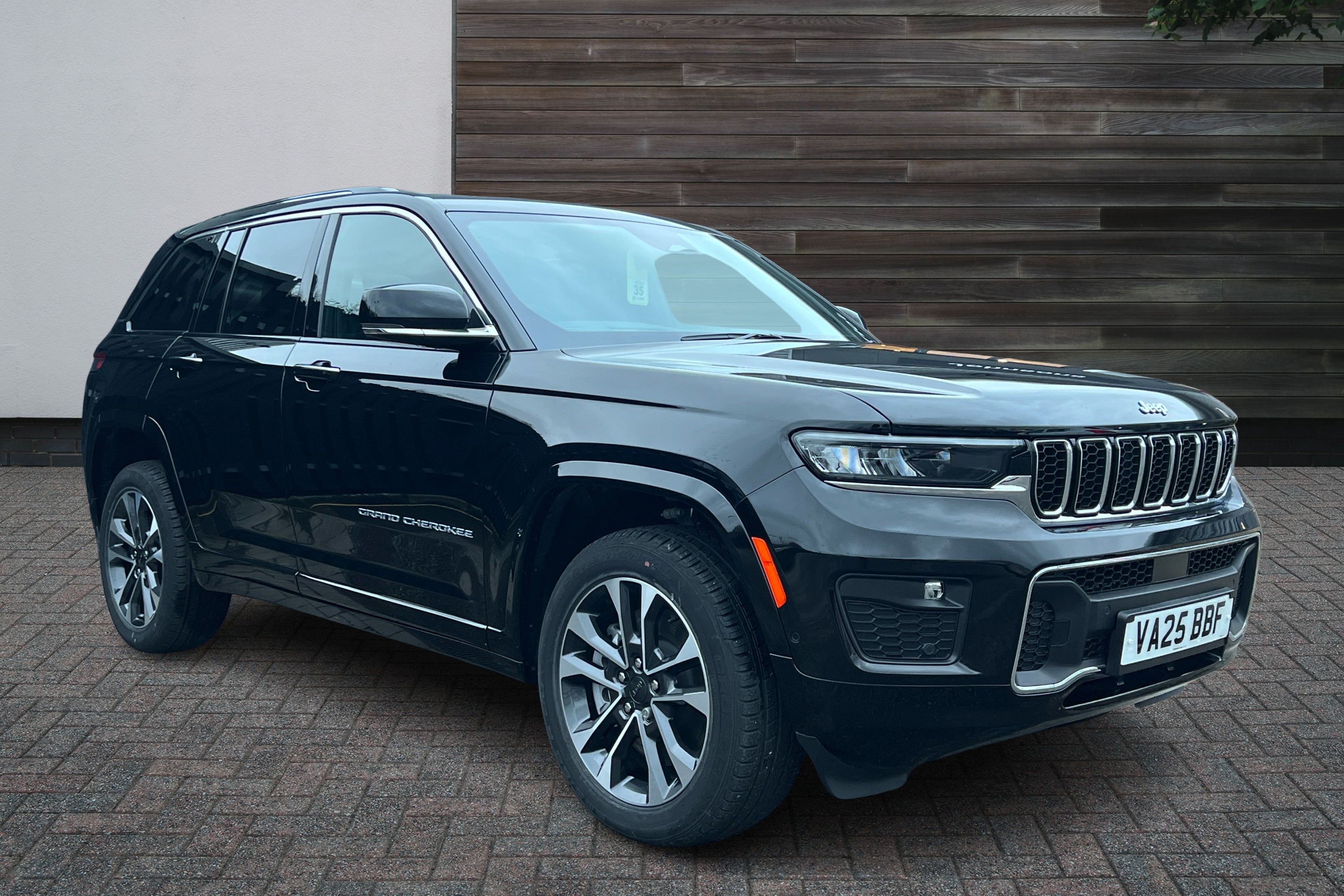 Main listing image - Jeep Grand Cherokee