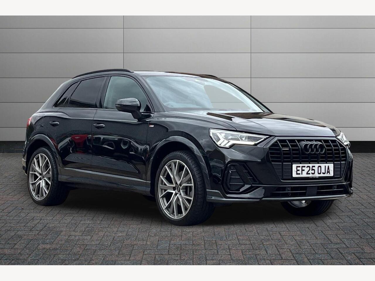 Main listing image - Audi Q3